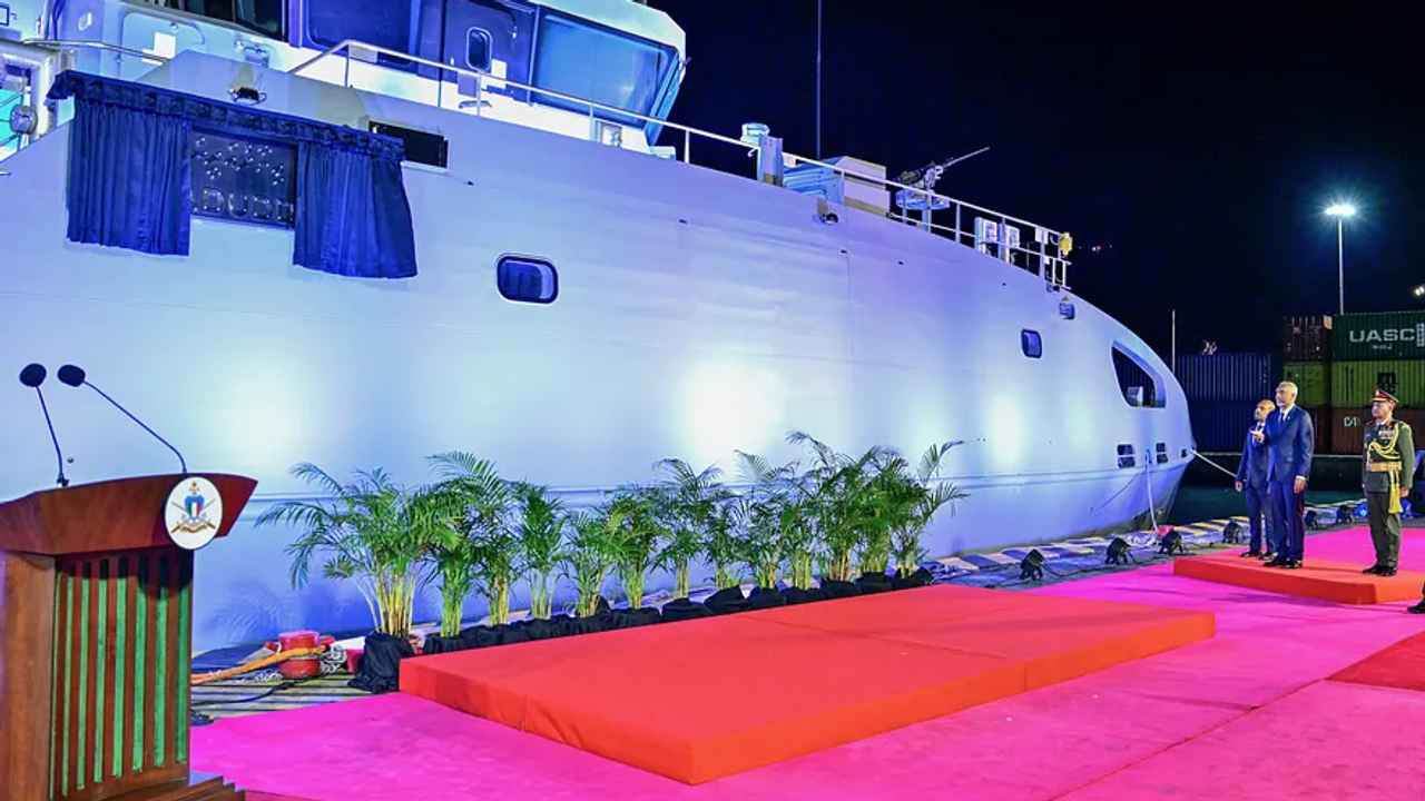 President Dr. Mohammad Muizzu inspects the newly commissioned Australian navy-vessel