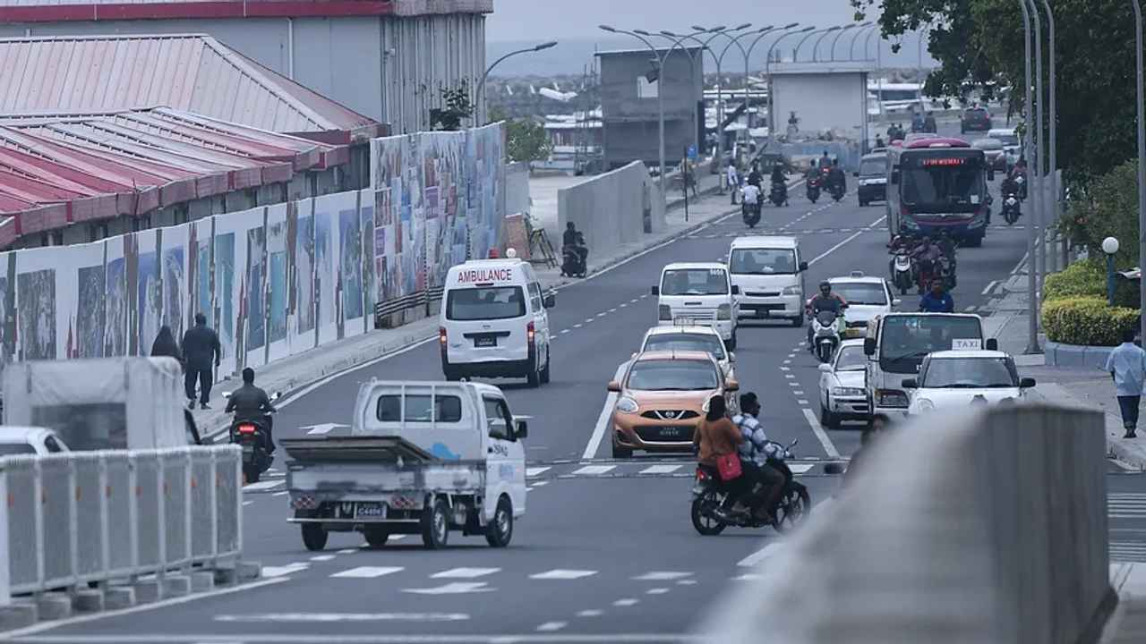 Traffic near the bridge intersection