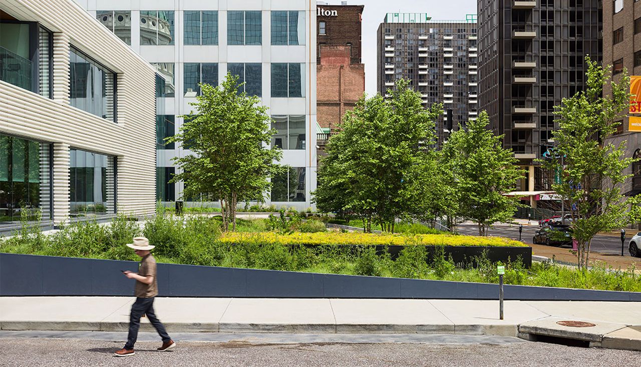 100 N Broadway adjacent to the Gateway Arch National Park in St. Louis, MO by Arbolope Studio