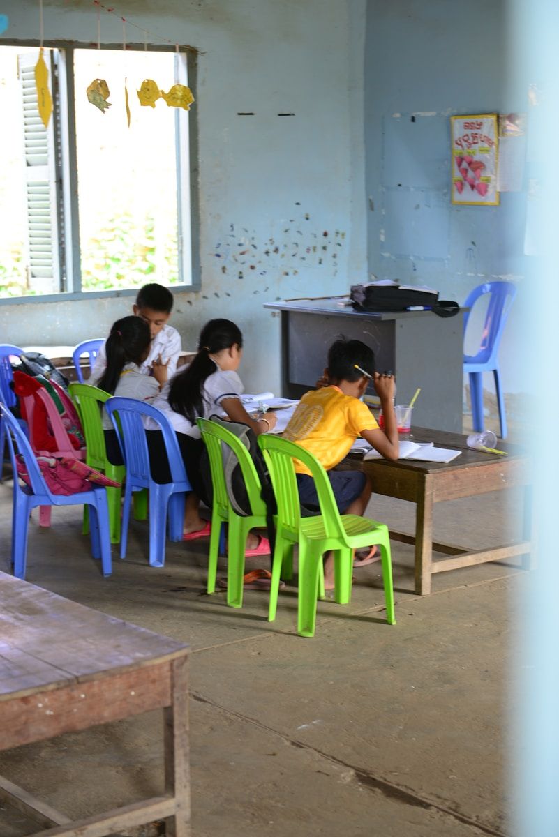 O impacto do aumento da pobreza no abandono escolar e a proteção social como caminho contra a evasão