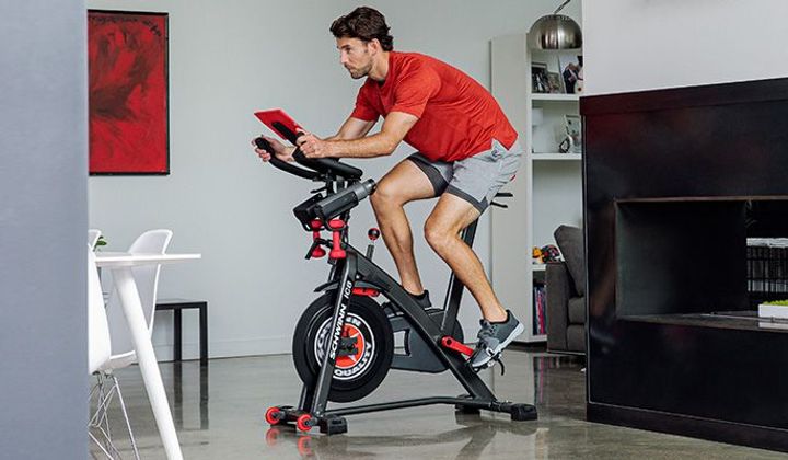 What apps does the Schwinn IC8 connect to?
