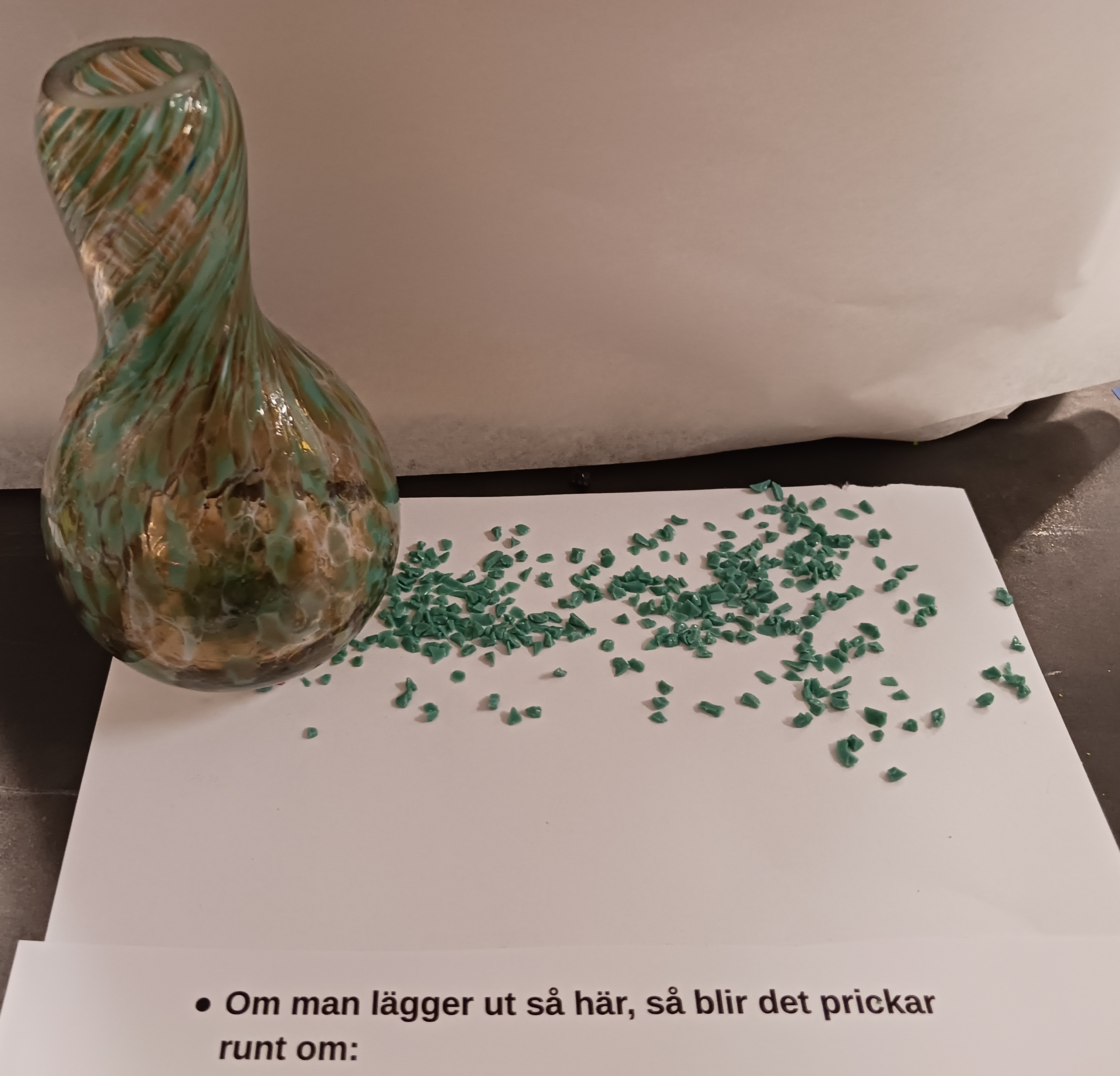 Färgprickar i glaset