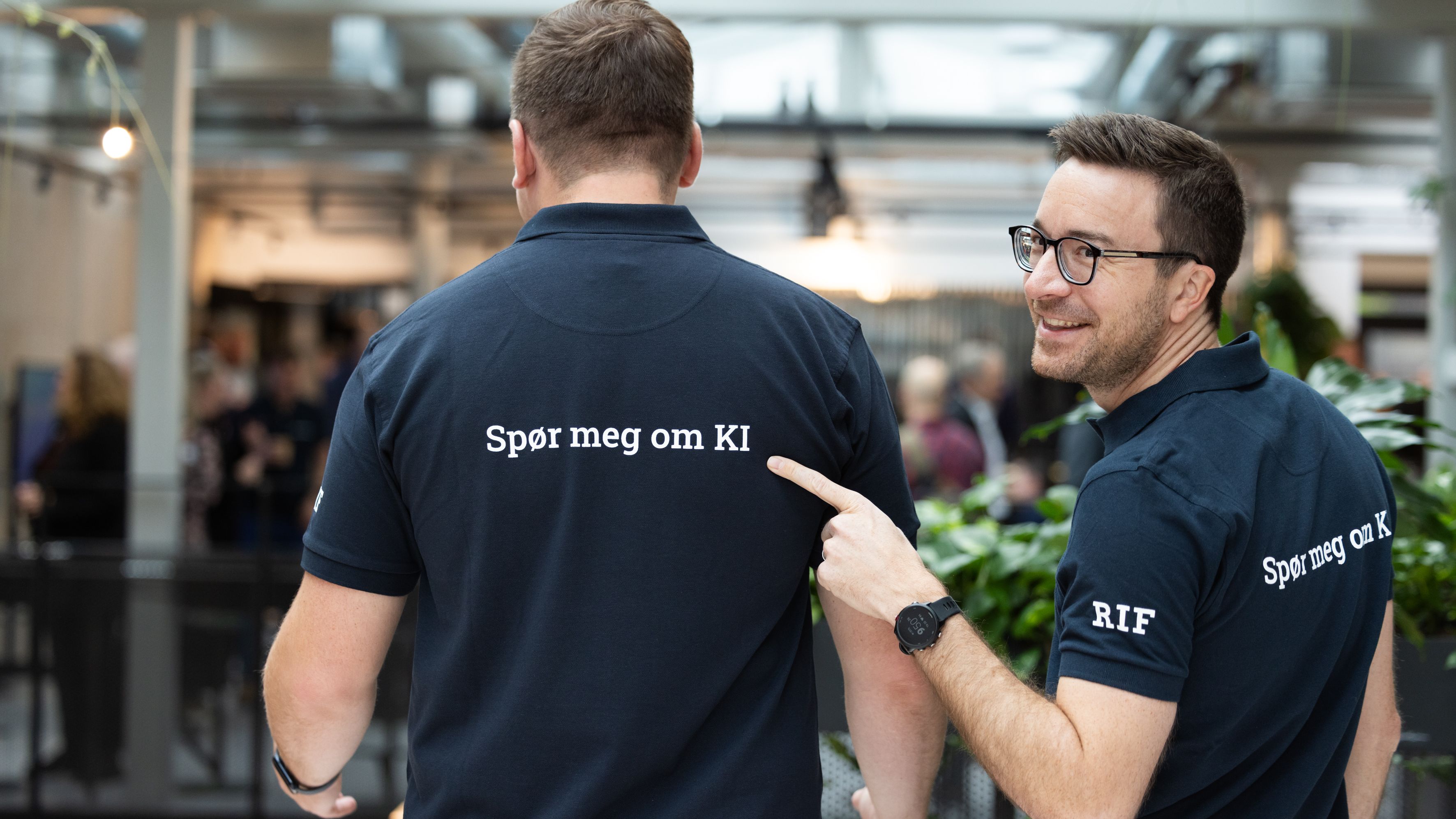 Illustrasjon av RIF mottar internasjonal utmerkelse for banebrytende KI-initiativ – norsk rådgiverbransje viser vei globalt