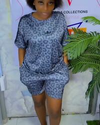 Two piece set short view 1