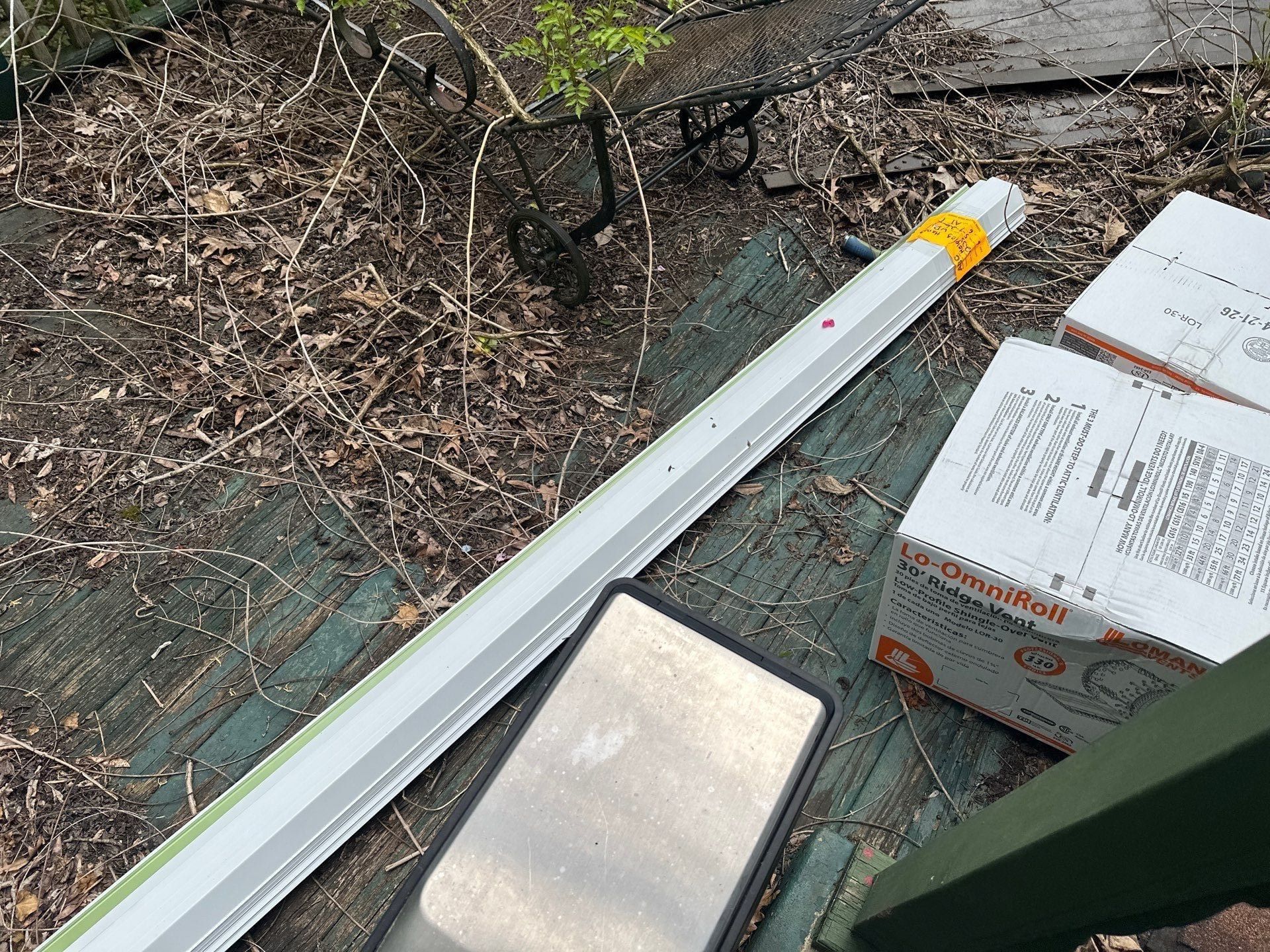 Ridge vent cartons and edge metal lengths