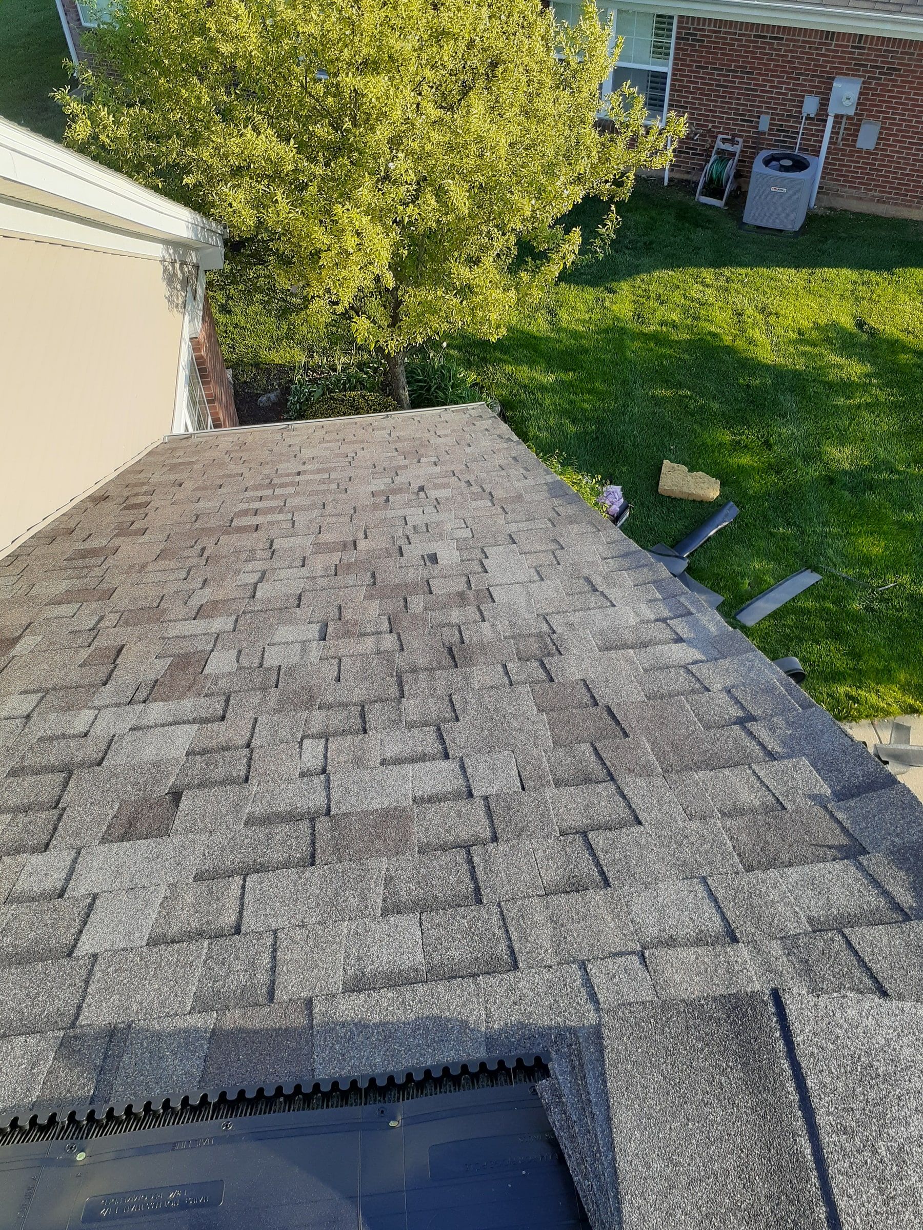 Ridge vent laid along the hip