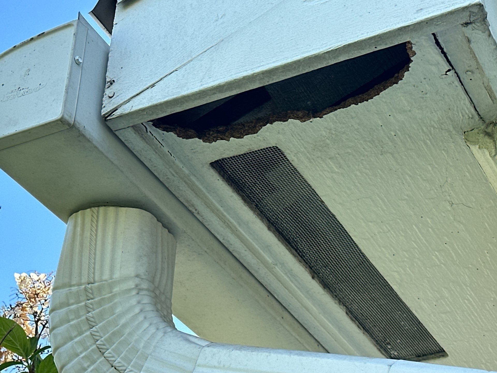 Soffit corner, vent strip and gap