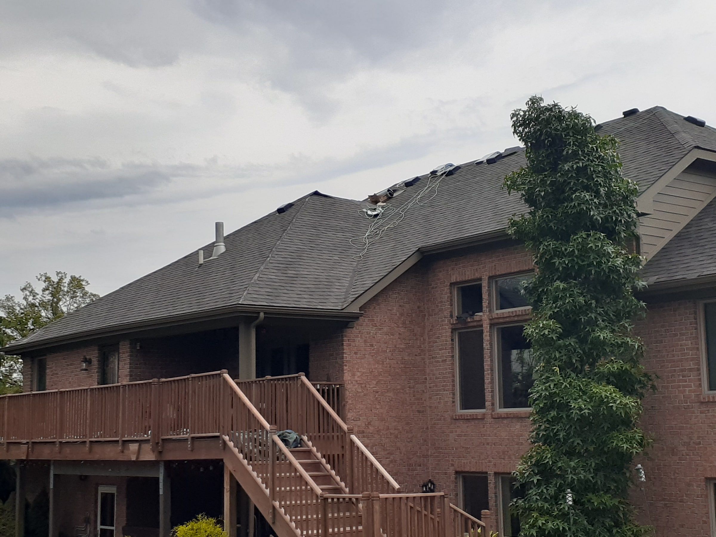 Ridge, loose material and cable