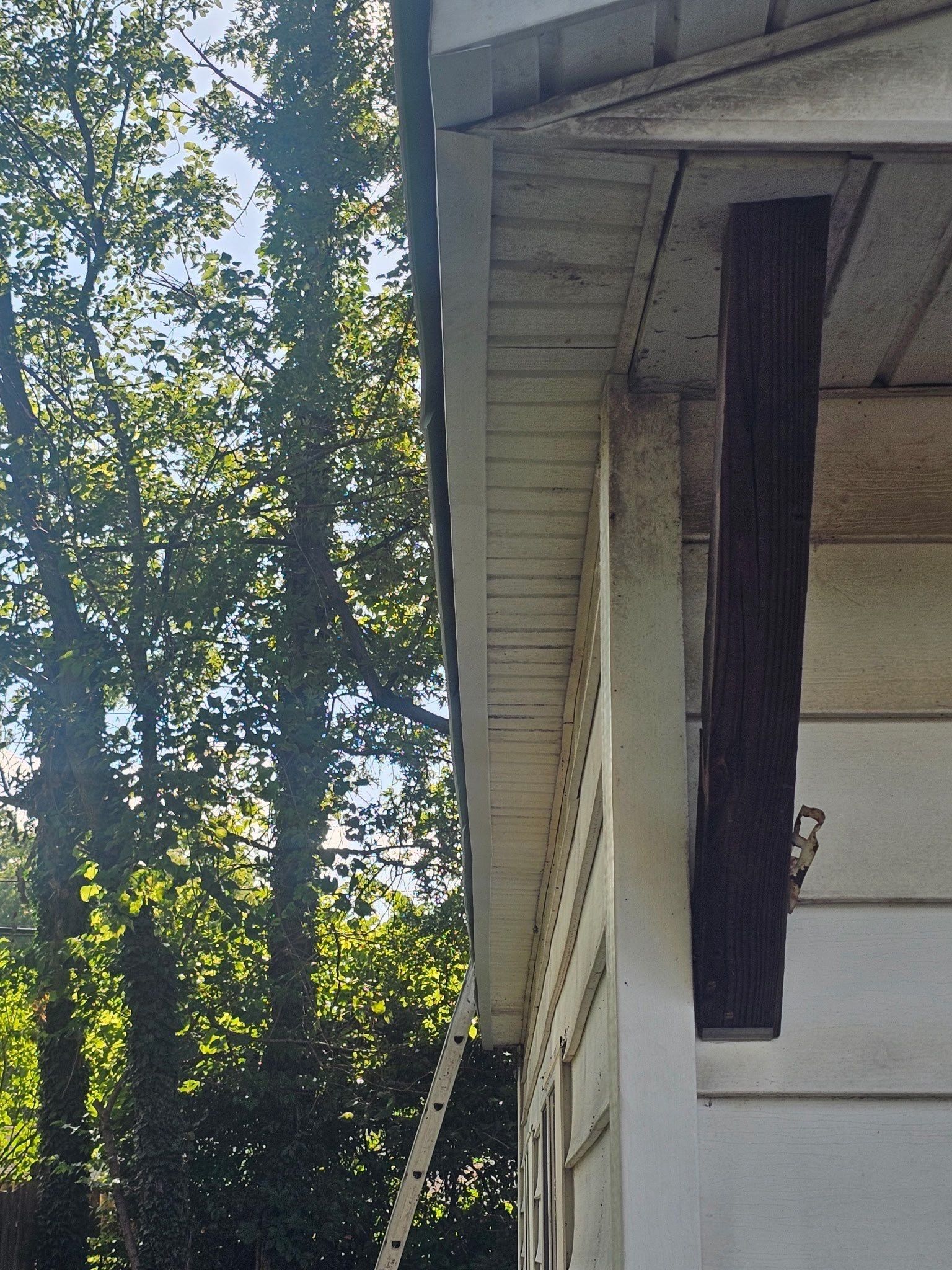 The garage eave corner during the fascia and soffit repair, Beavercreek, Ohio.