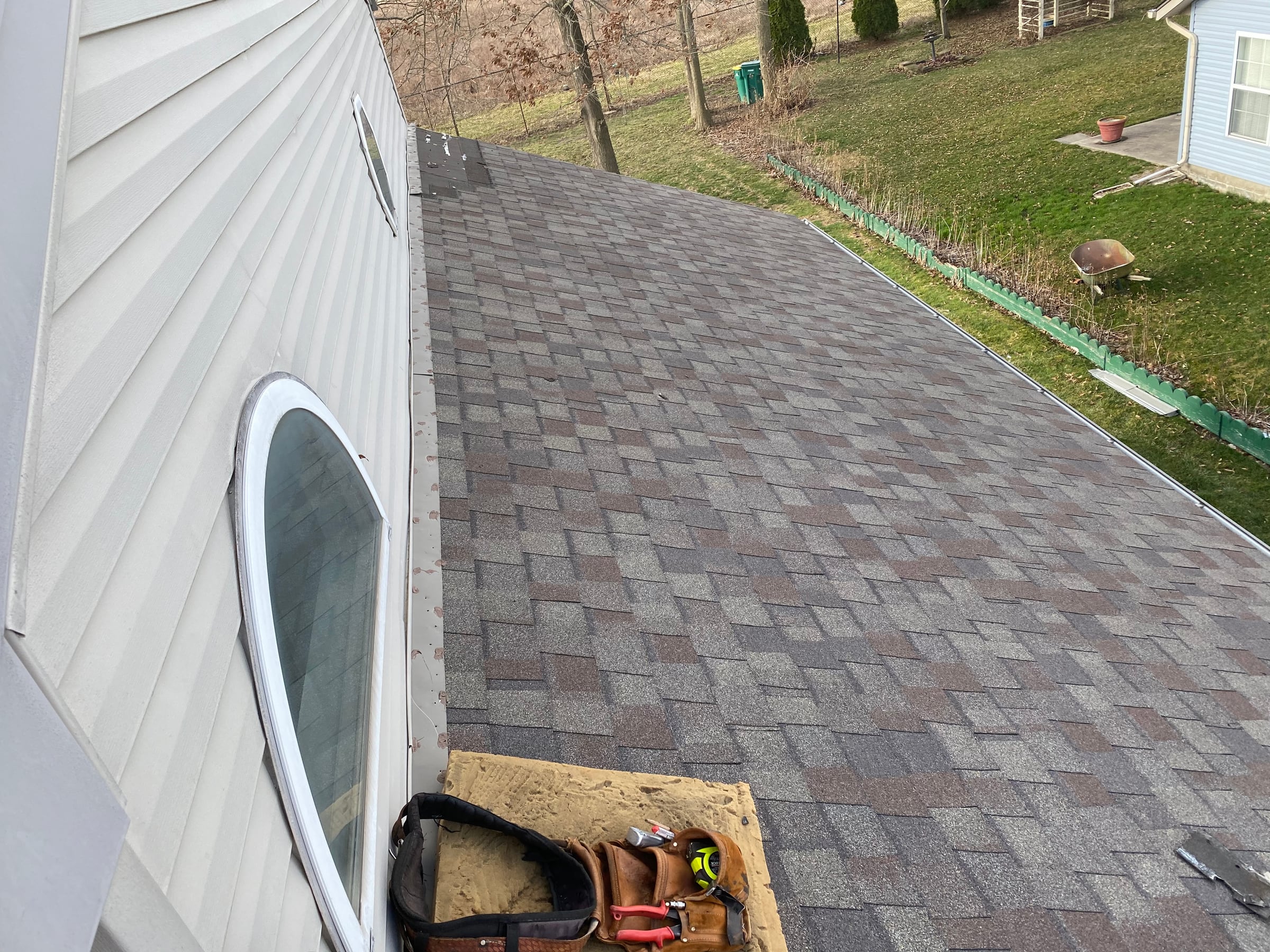 Laminate shingles on a dormer plane