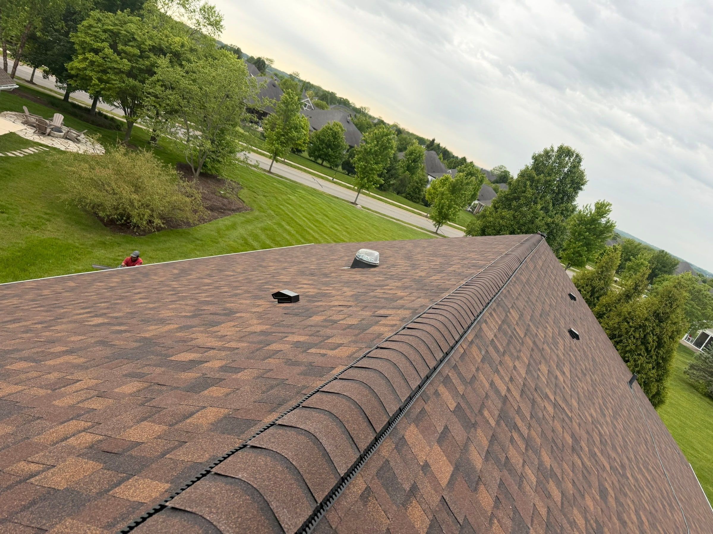 Cap shingles running down the hip