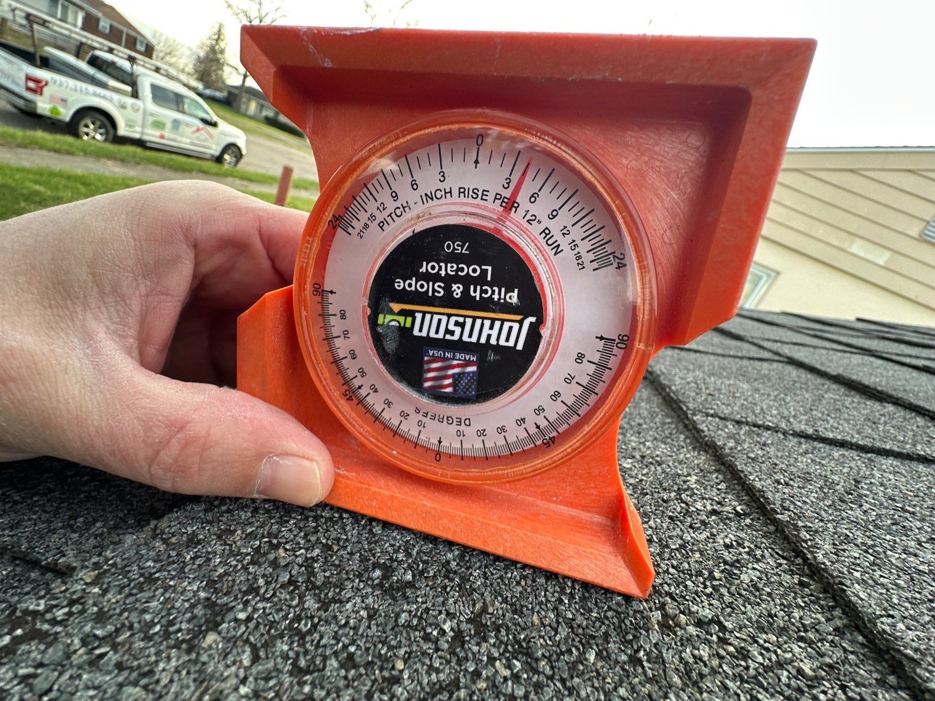 Pitch gauge on the shingle surface