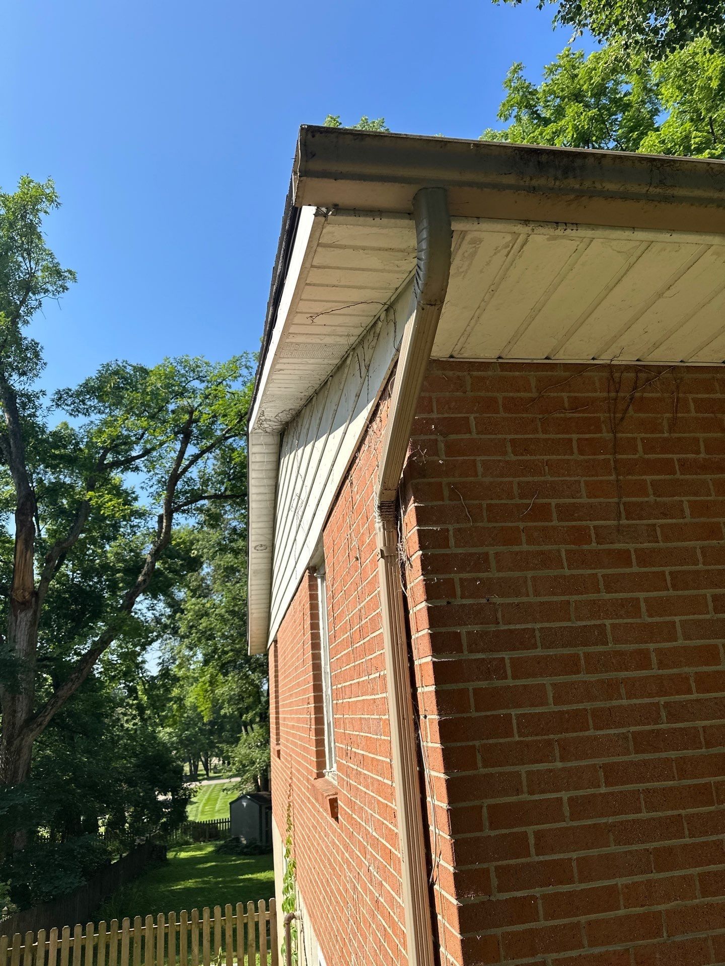 Eave and soffit from the side garden
