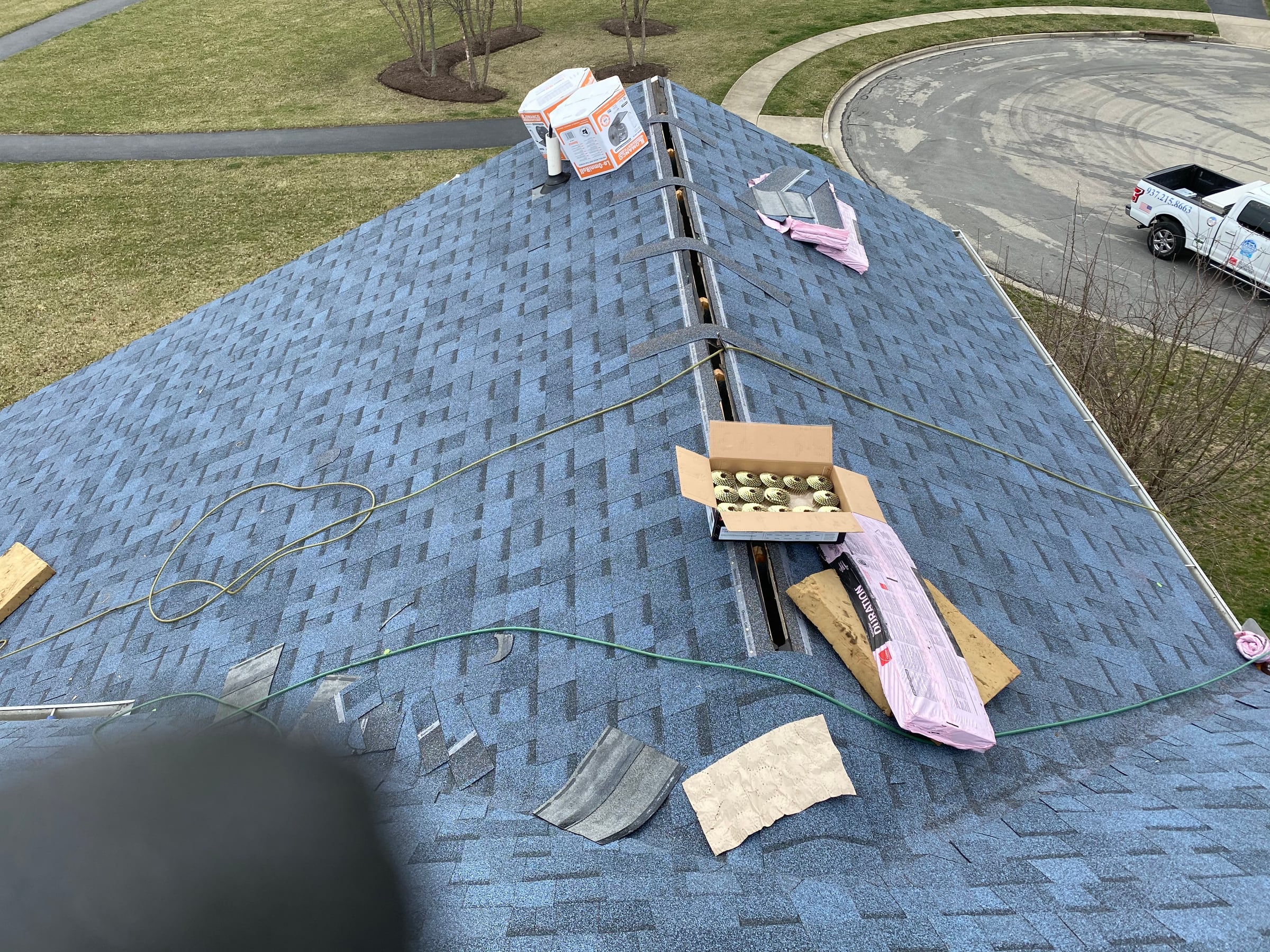 Shingles up to an open ridge slot