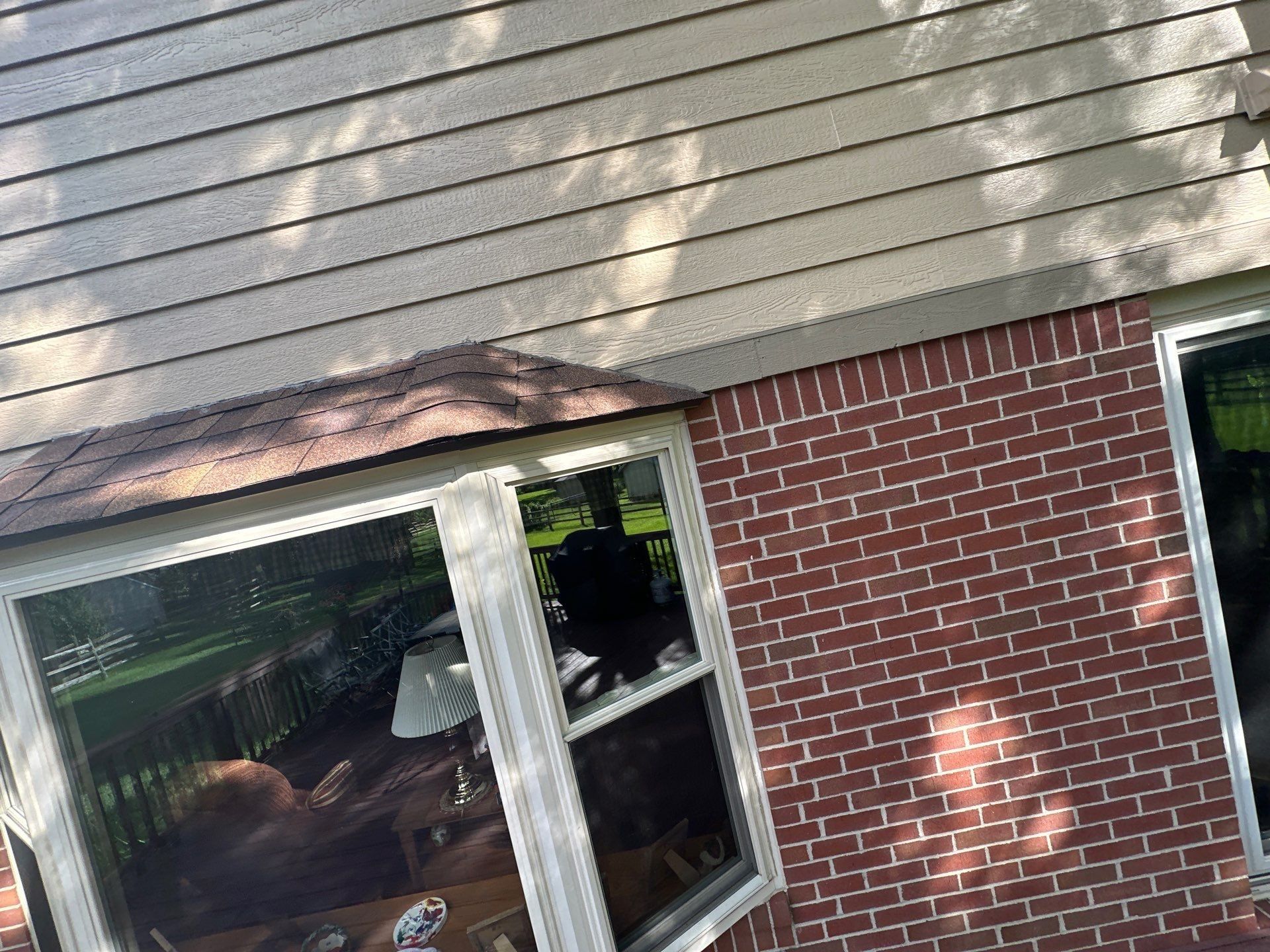 Roof above the bay window