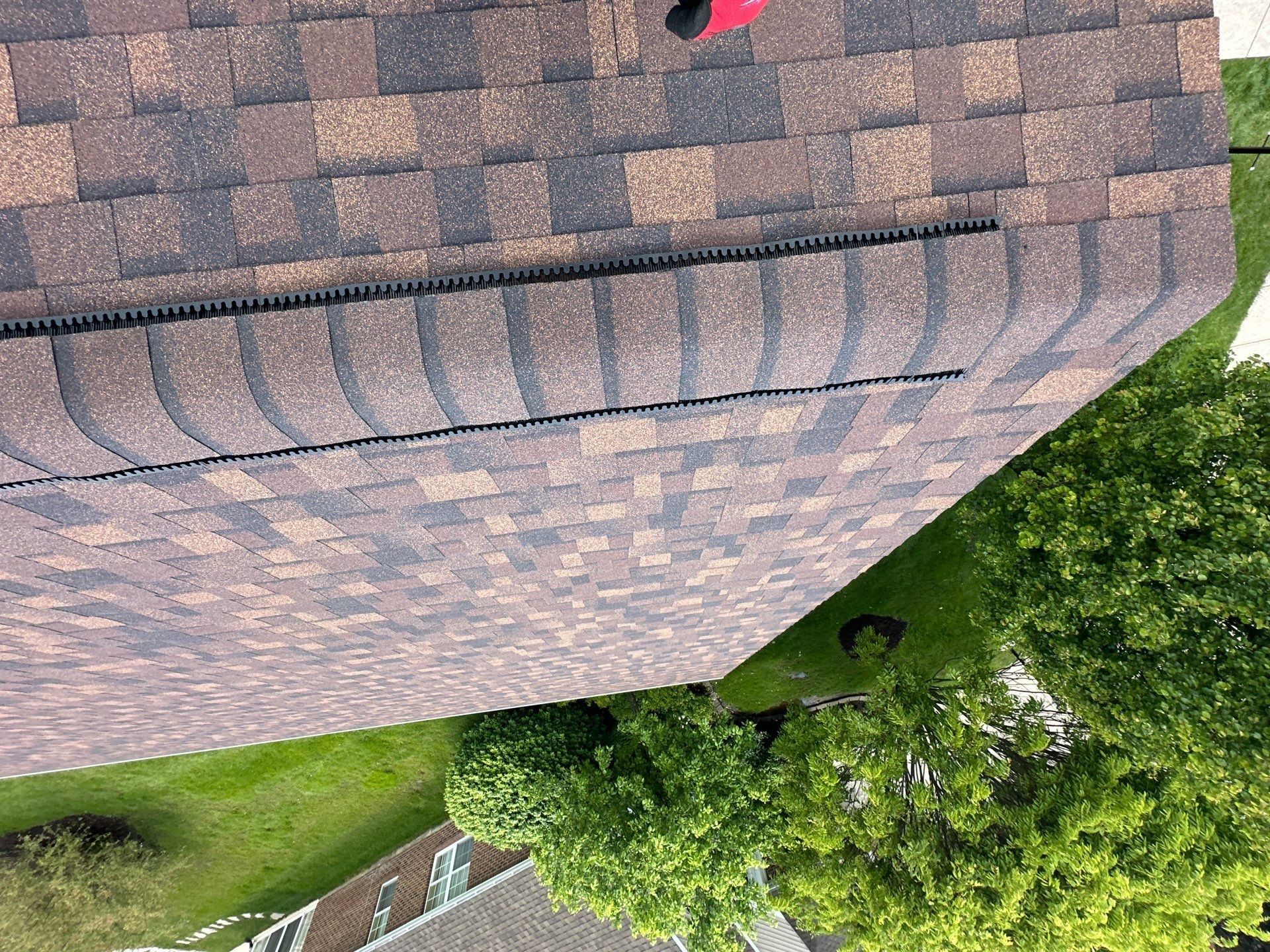 Shingle courses down to the roof edge
