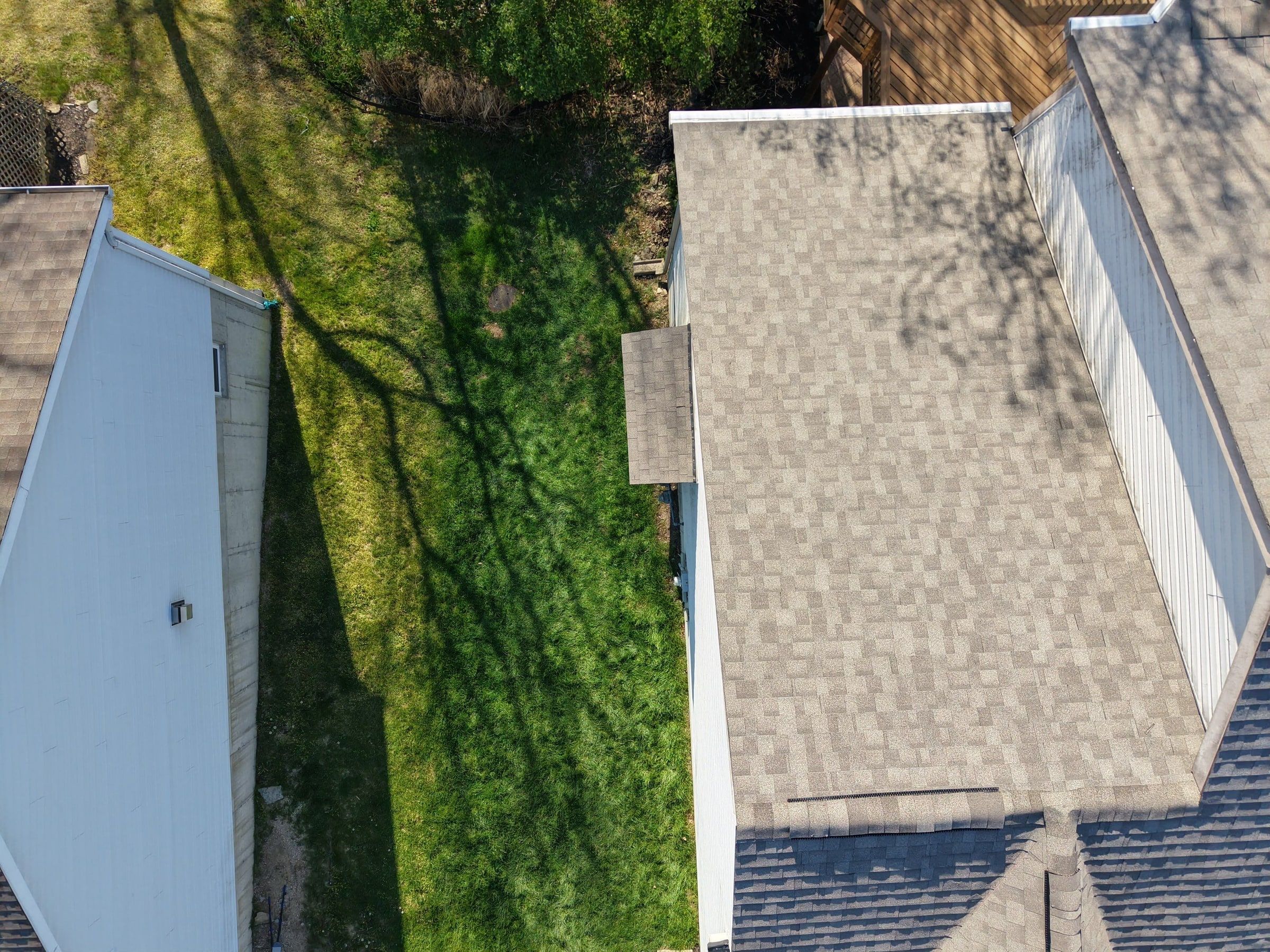 Long pale plane toward the deck