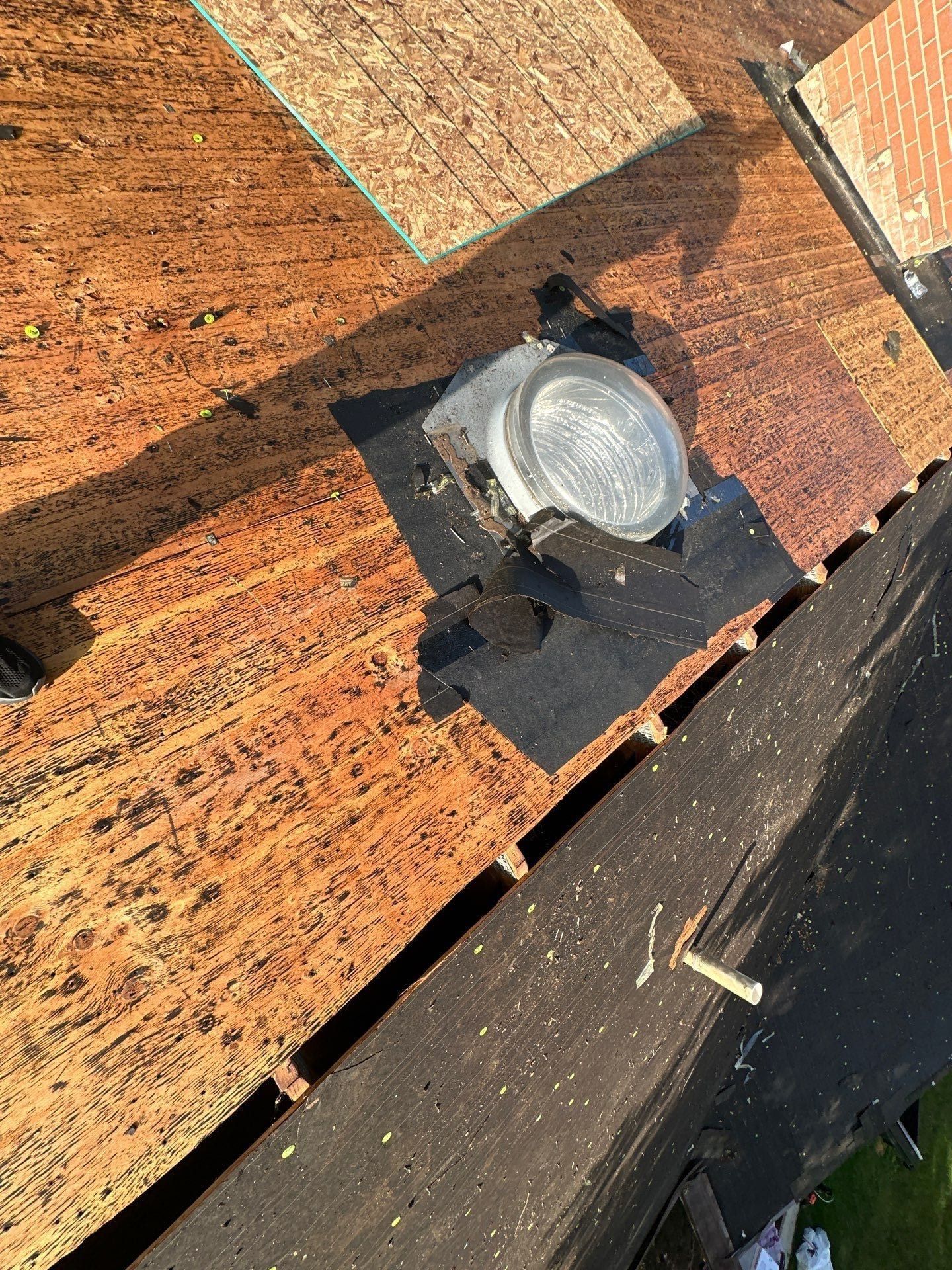Domed skylight on its flashing pan