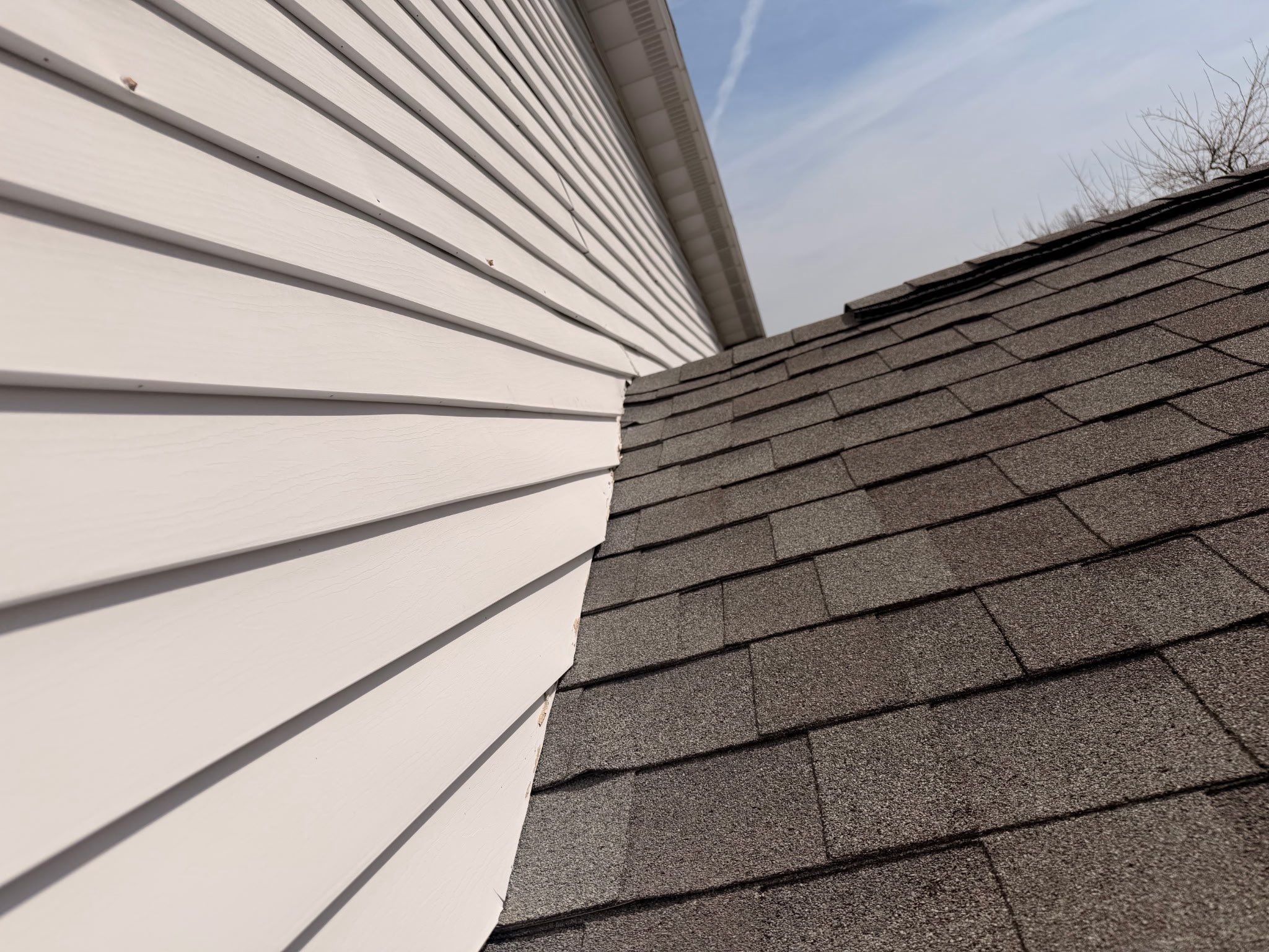 Roof-to-wall line and upper eave