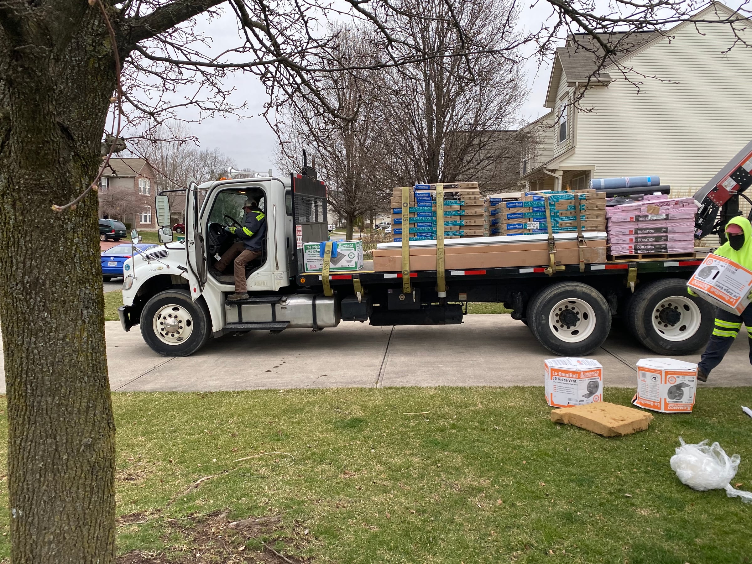 Flatbed truck with banded shingle bundles