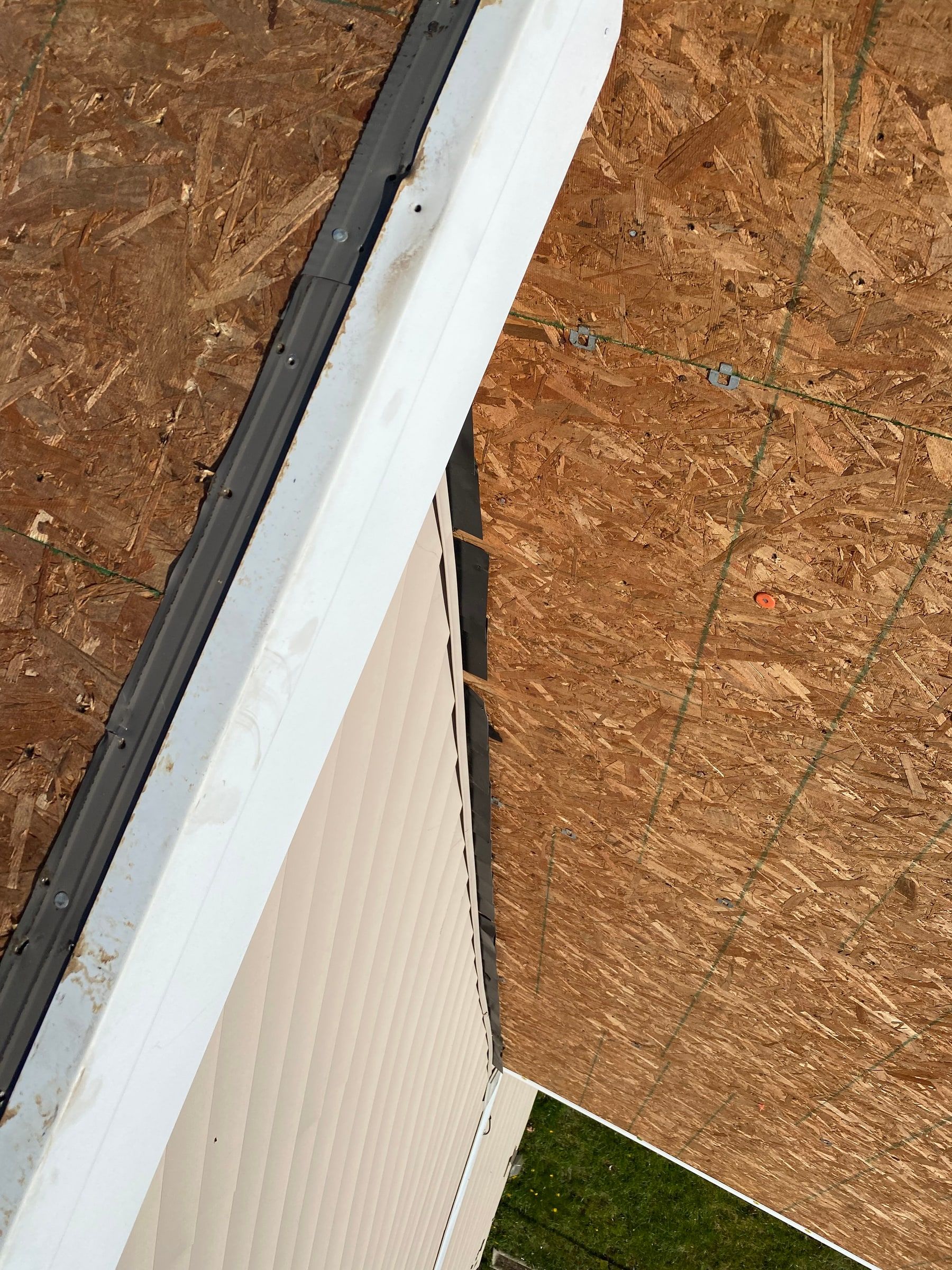 Edge metal behind the white fascia
