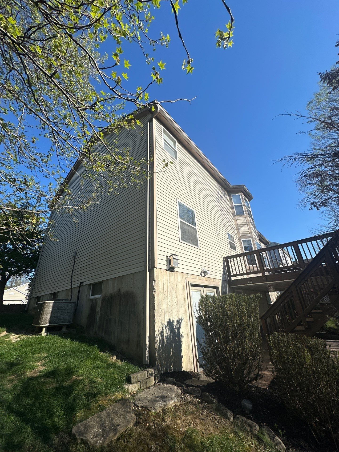 Tall side wall and stacked bay windows