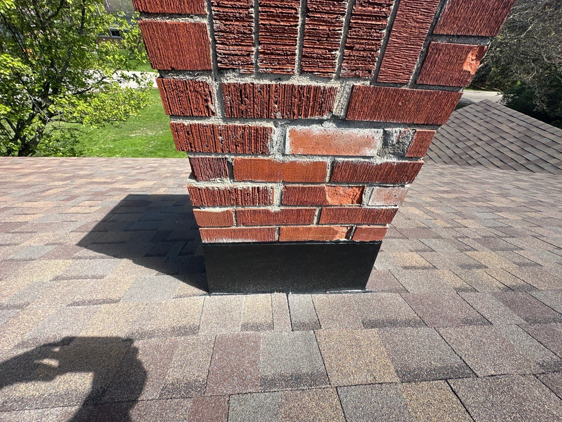 Counter flashing set into the brickwork