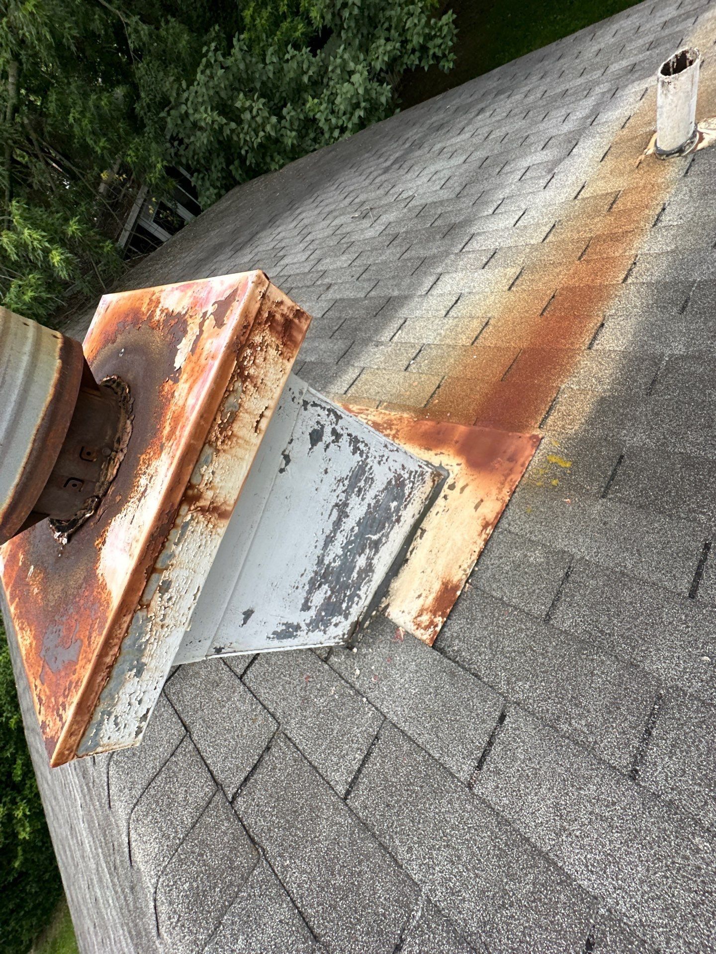 Flue flashing and orange stain