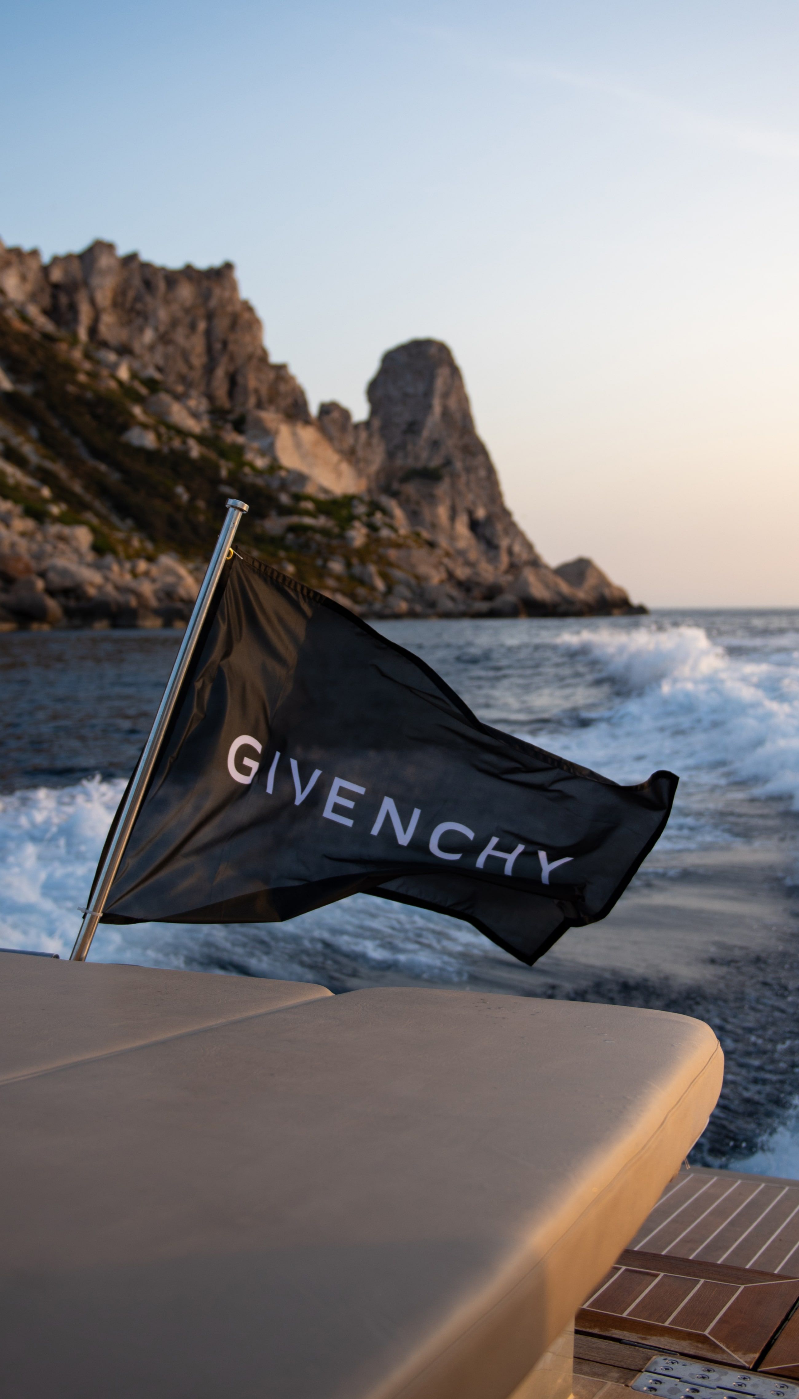 Case Study Givenchy Social Media Swwim