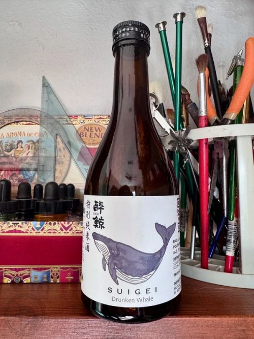 Suigei Shuzo Drunken Whale Tokubetsu Junmai sake bottle