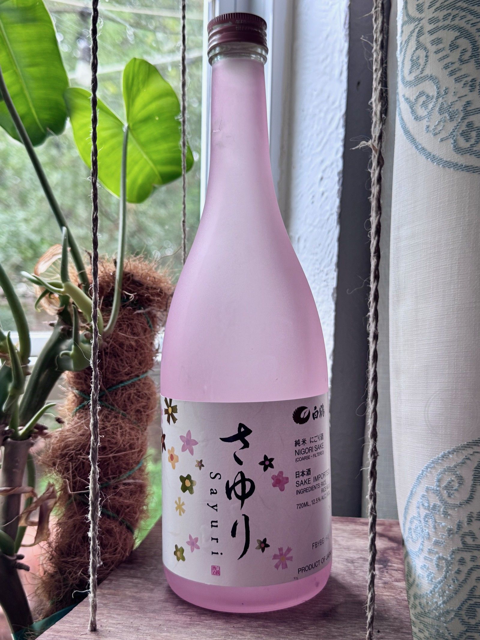Hakutsuru Sayuri Nigori Junmai-shu sake bottle