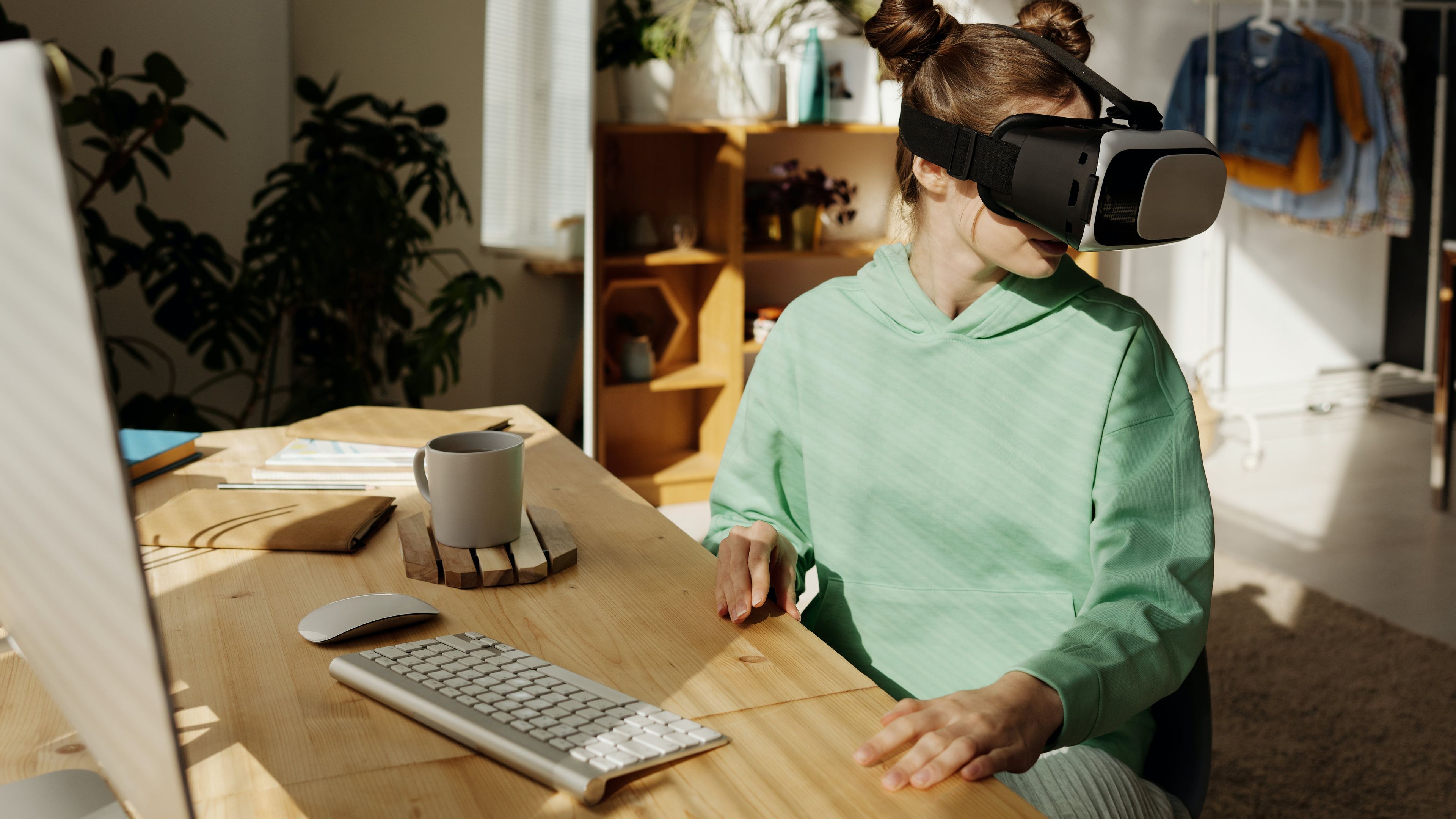 Bluetooth og andre trådløse dingser vil også kunne forstyrre WiFi- signalet i varierende grad, siden trådløse signaler stort sett sendes på frekvensområdet rundt 2.4 gigahertz.