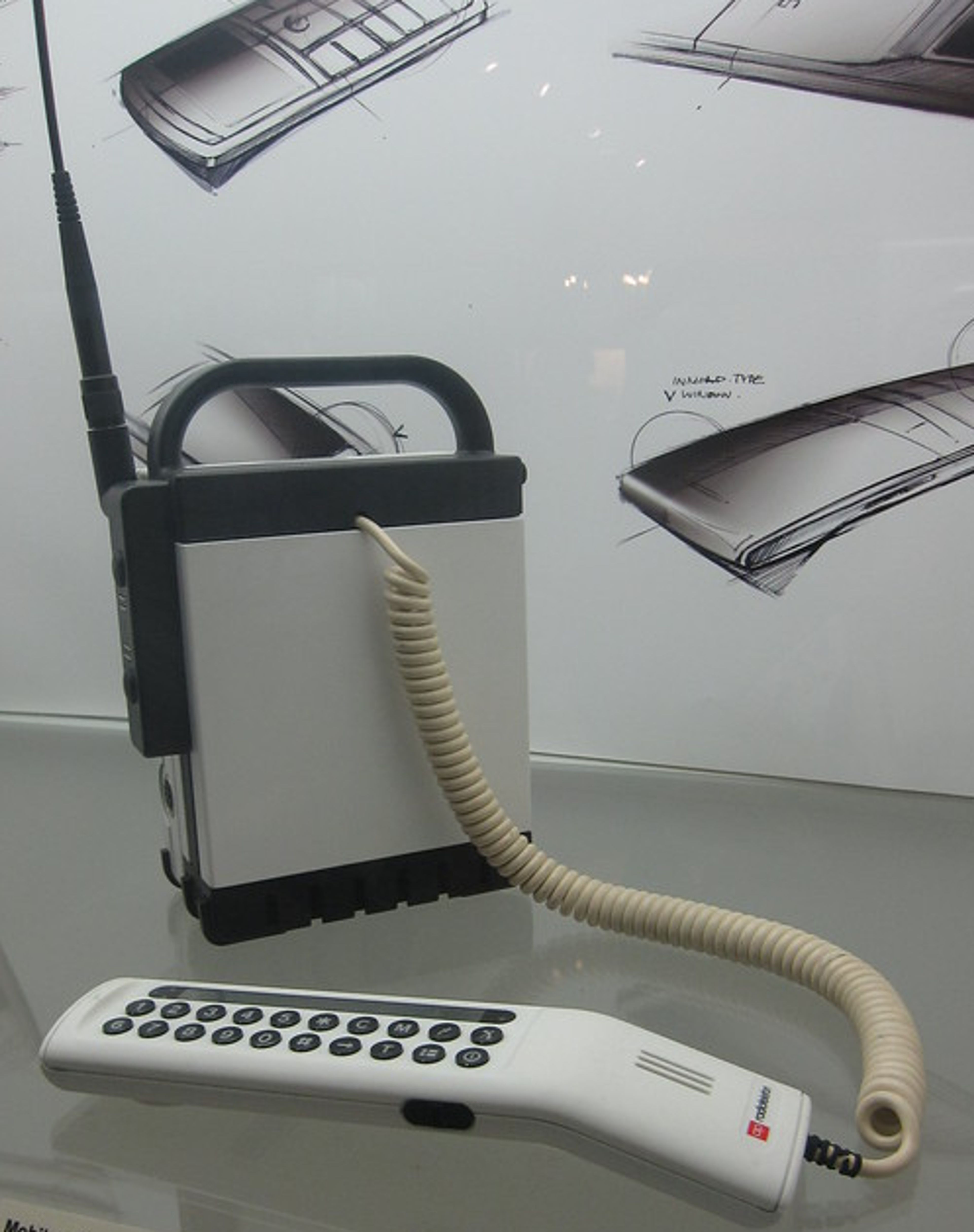 Philips mobiltelefon fra 1984.