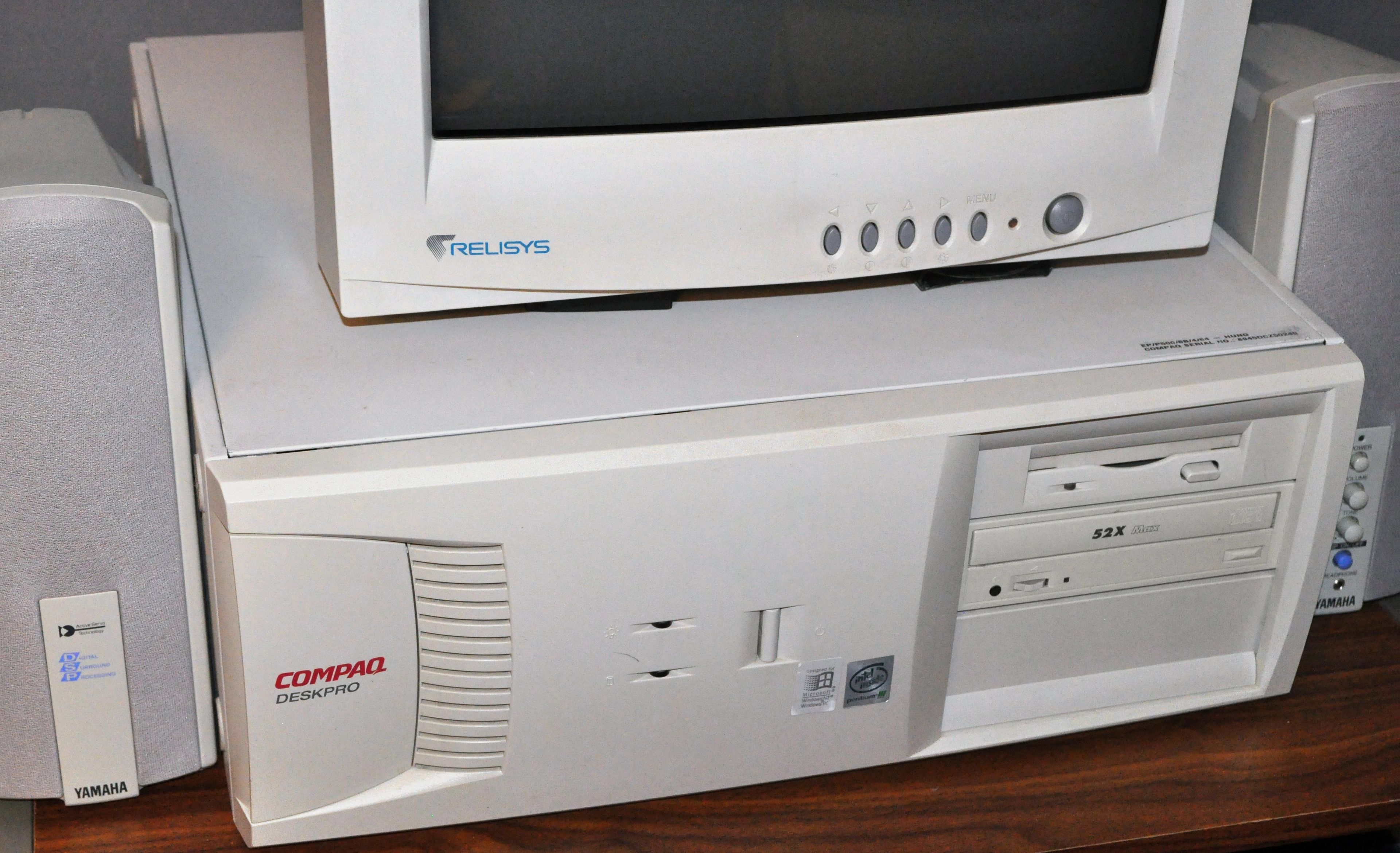 Compaq stasjonær pc. Kilde: Edward Wilders, Creative Commons Share Alike 4.0 International