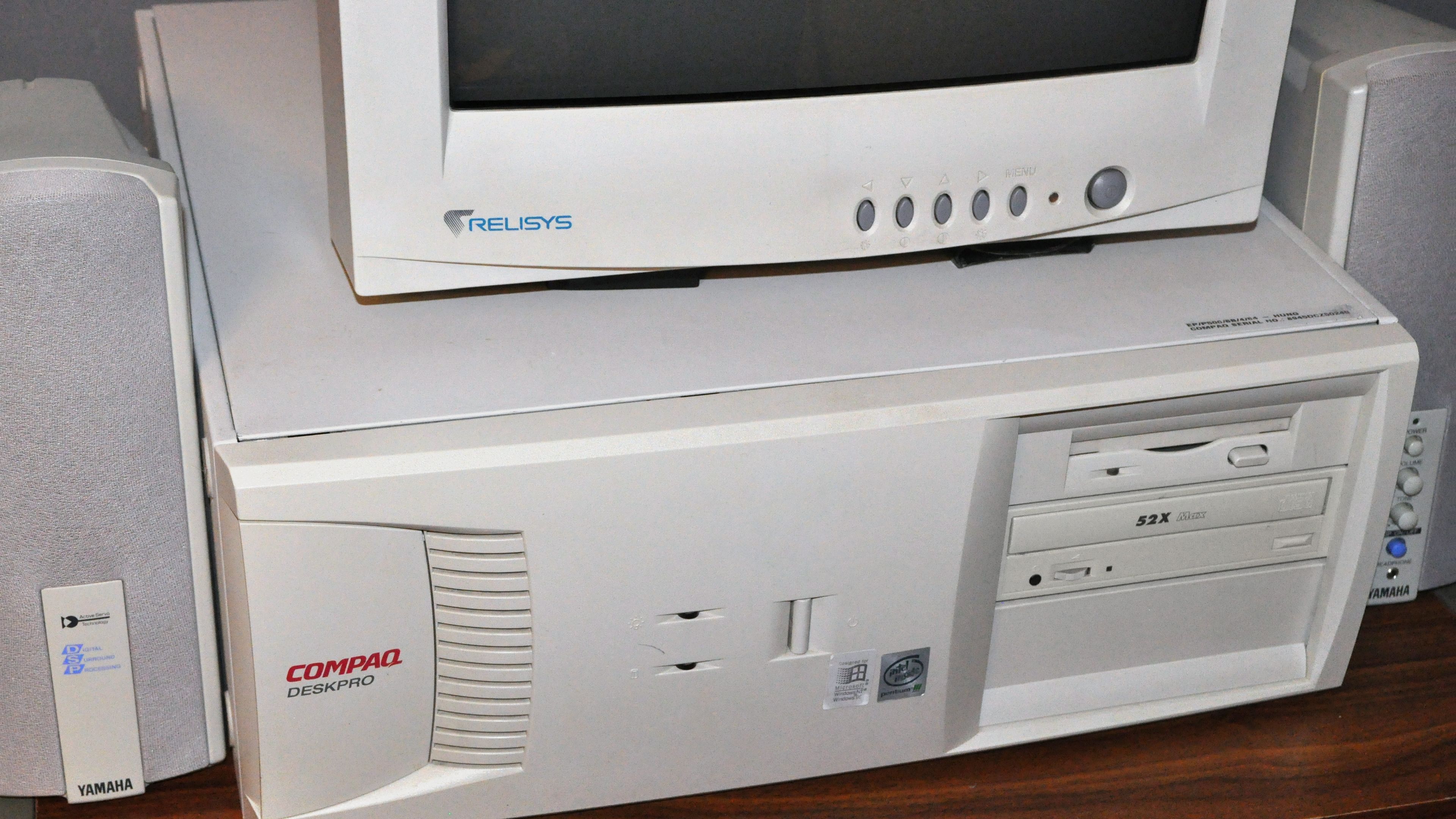 Compaq stasjonær pc. Kilde: Edward Wilders, Creative Commons Share Alike 4.0 International