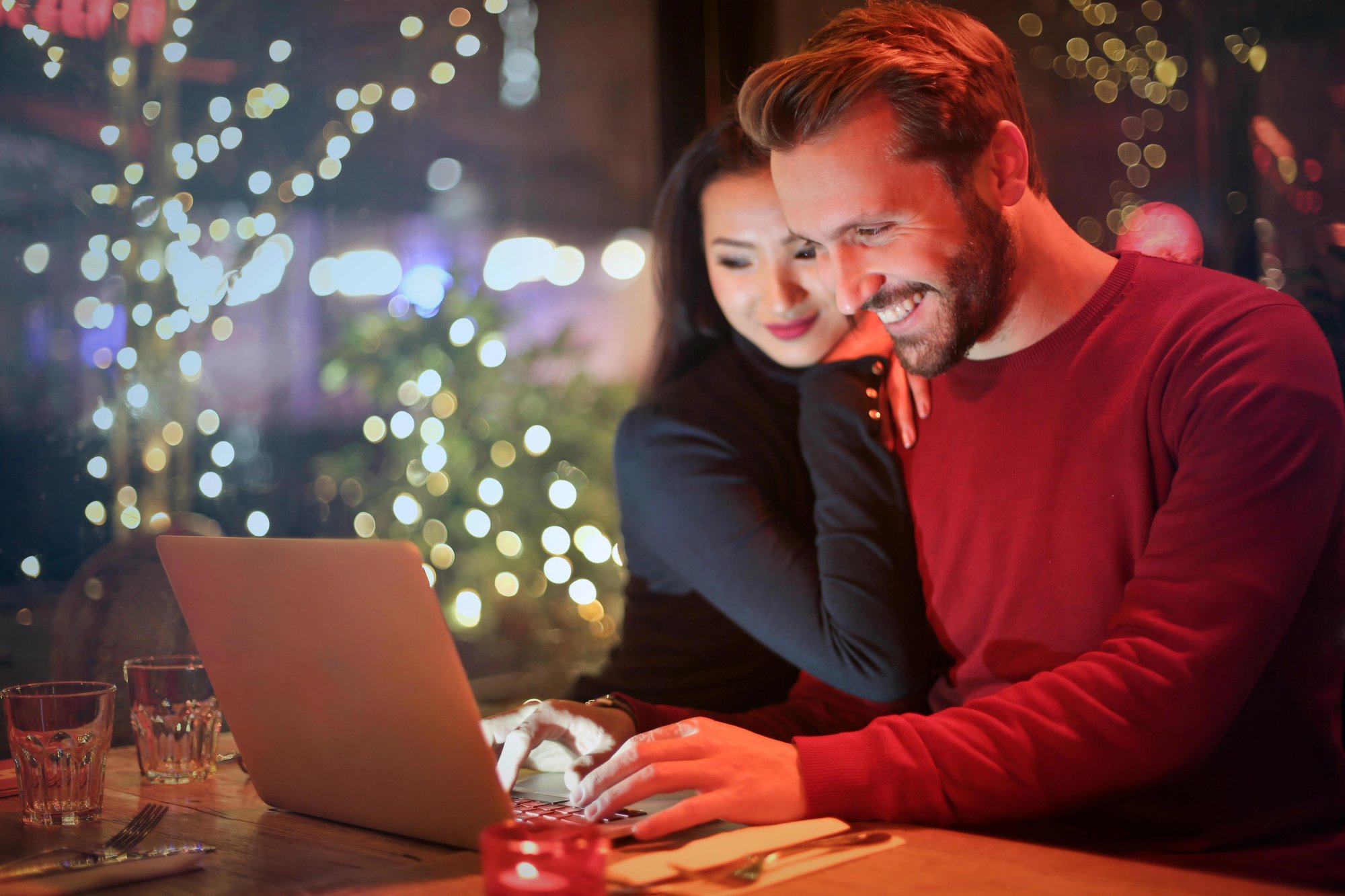 Unngå svindel i julestria 🎄 – slik shopper du trygt på nett