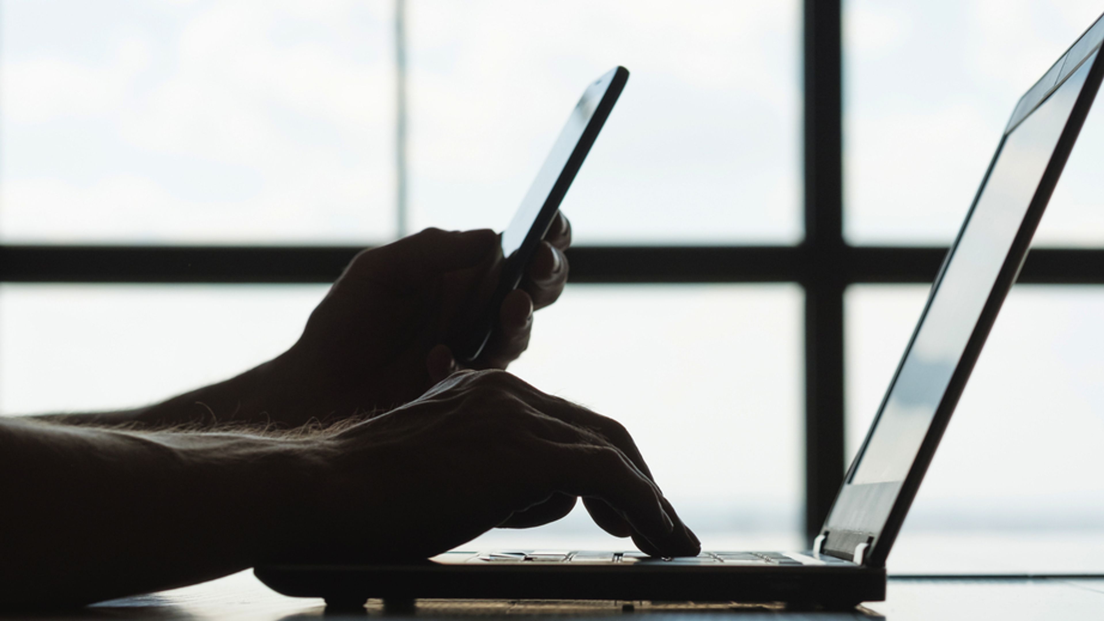 Passord + totrinnsbekreftelse er trygt.