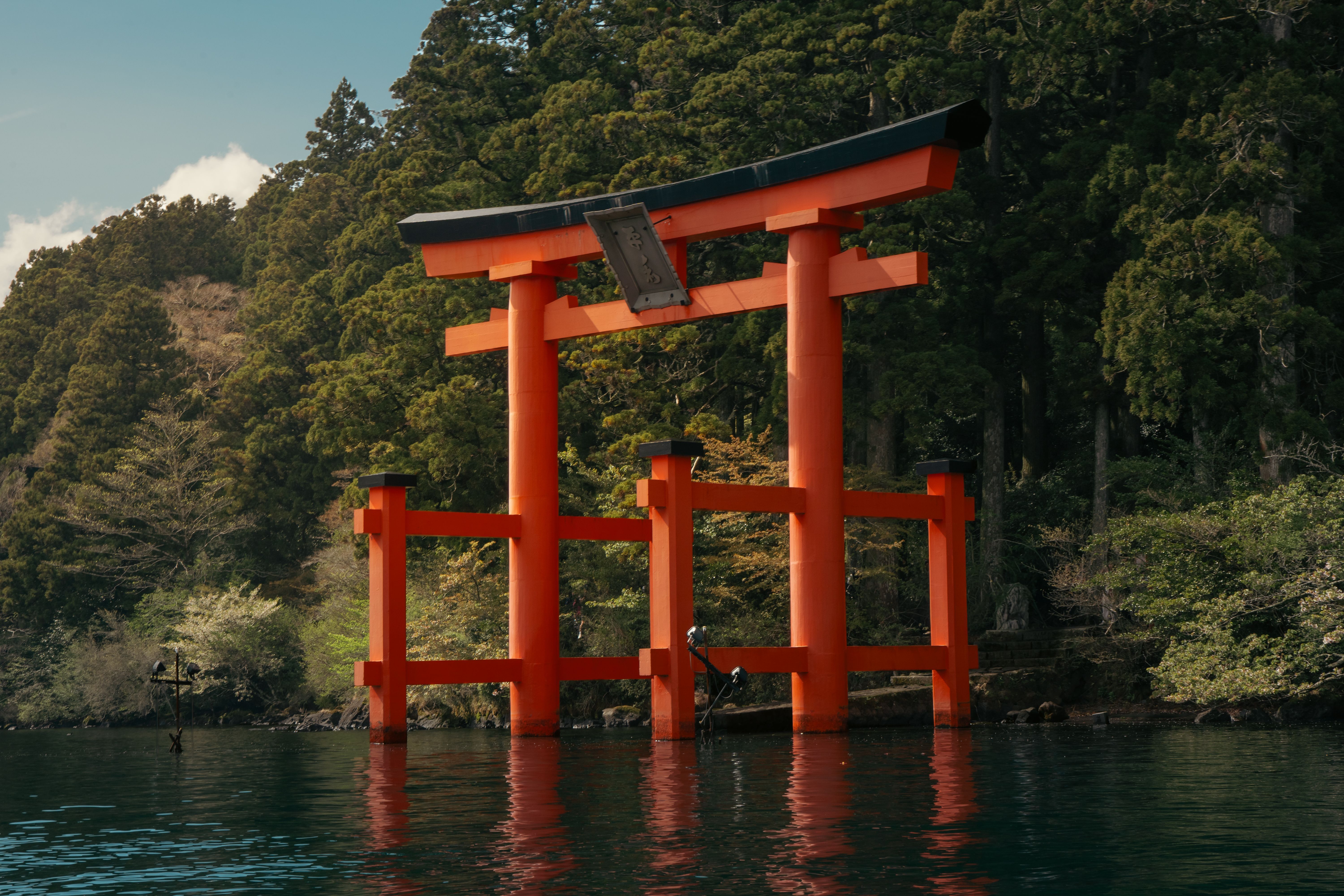 Red torii gate of Hakone Shrine on Lake Ashi, a day-trip spot that packs out during Silver Week
