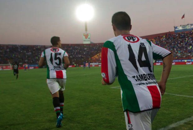 Palestino players enter the pitch showing Palestinian solidarity