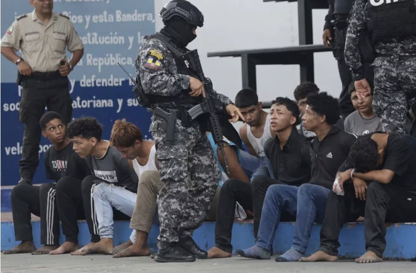 Ecuadorian soldiers detain the men who stormed the TC Television studio