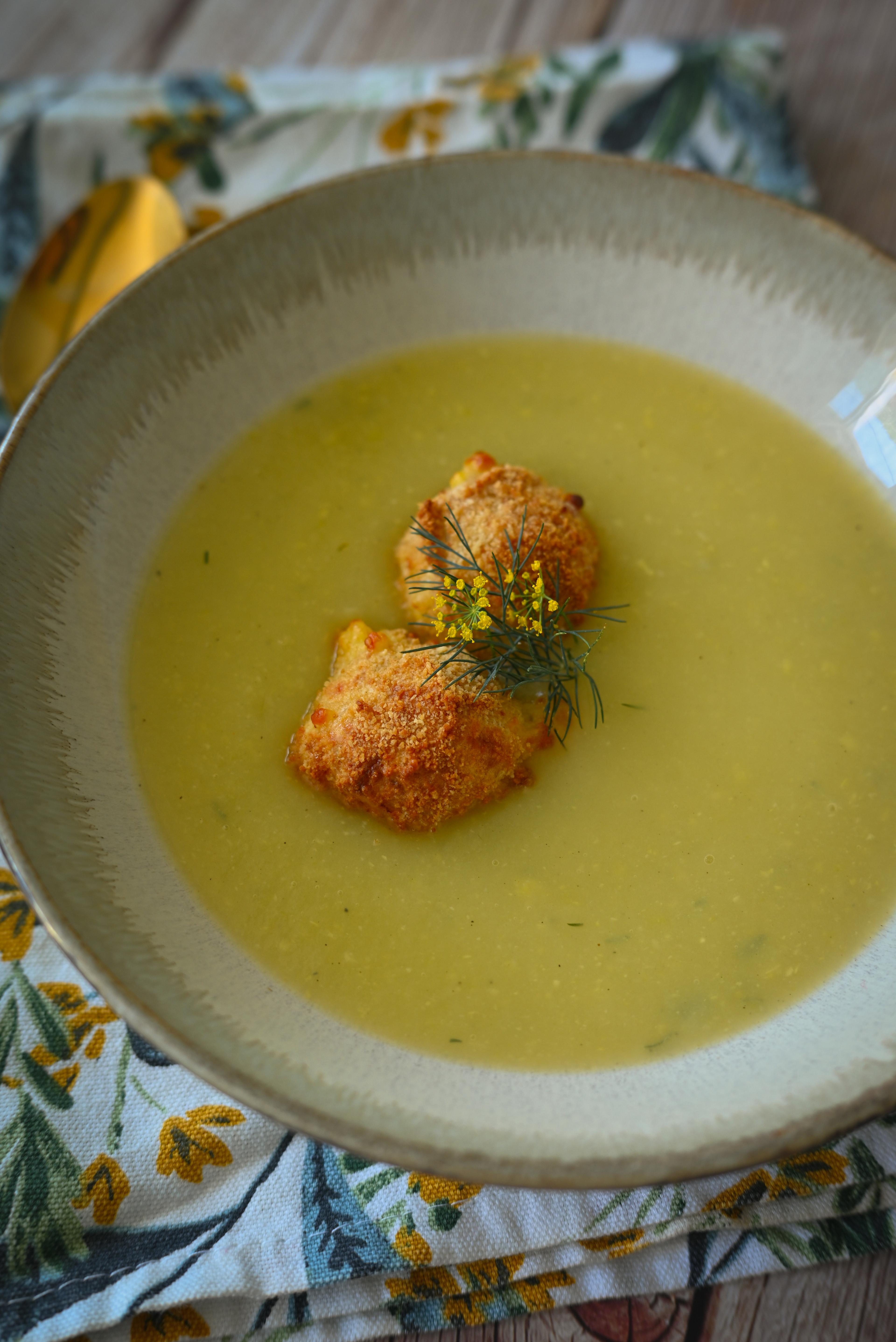 Cukkinikrémleves mozzarellagolyókkal