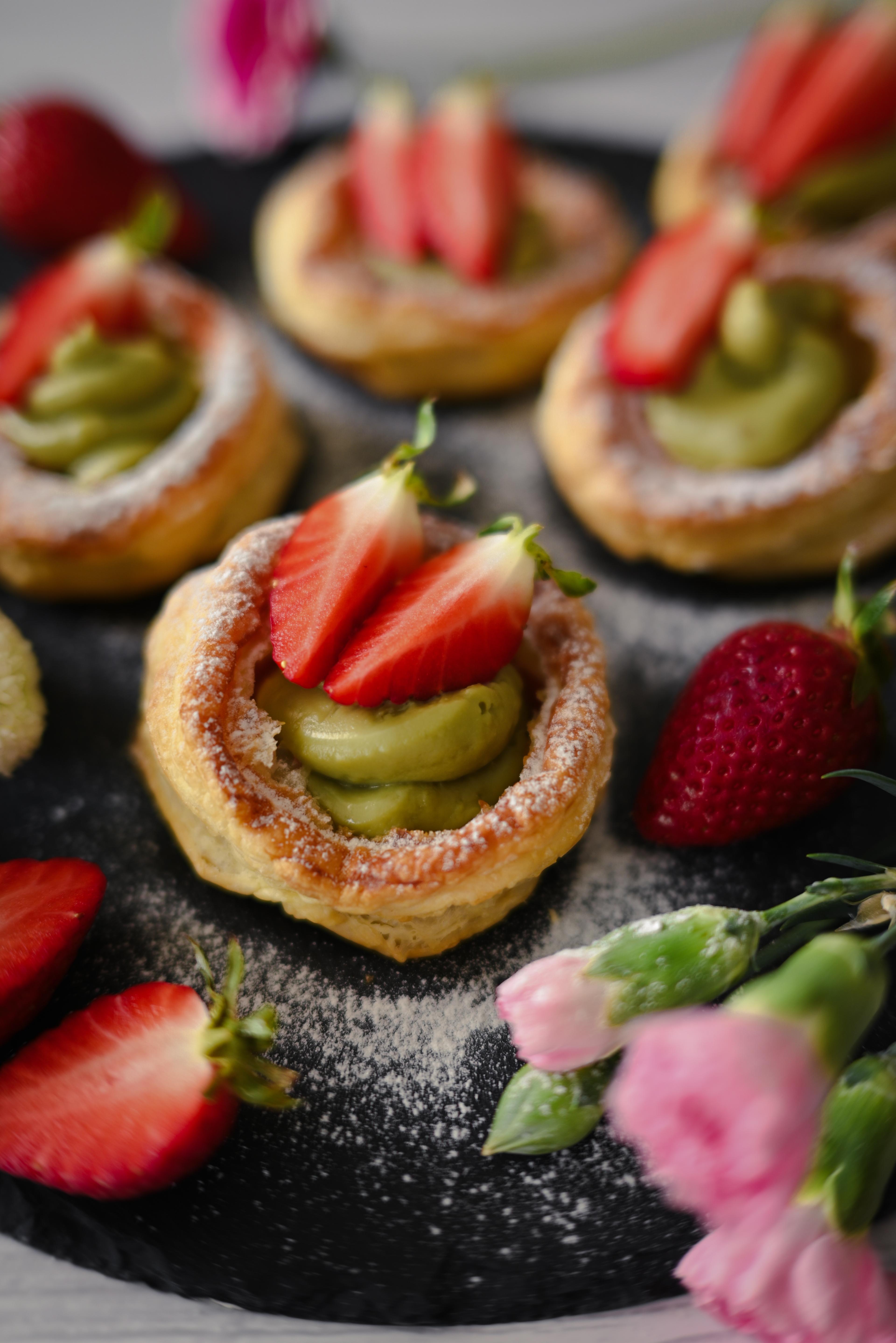 Pisztáciás-epres kosárka