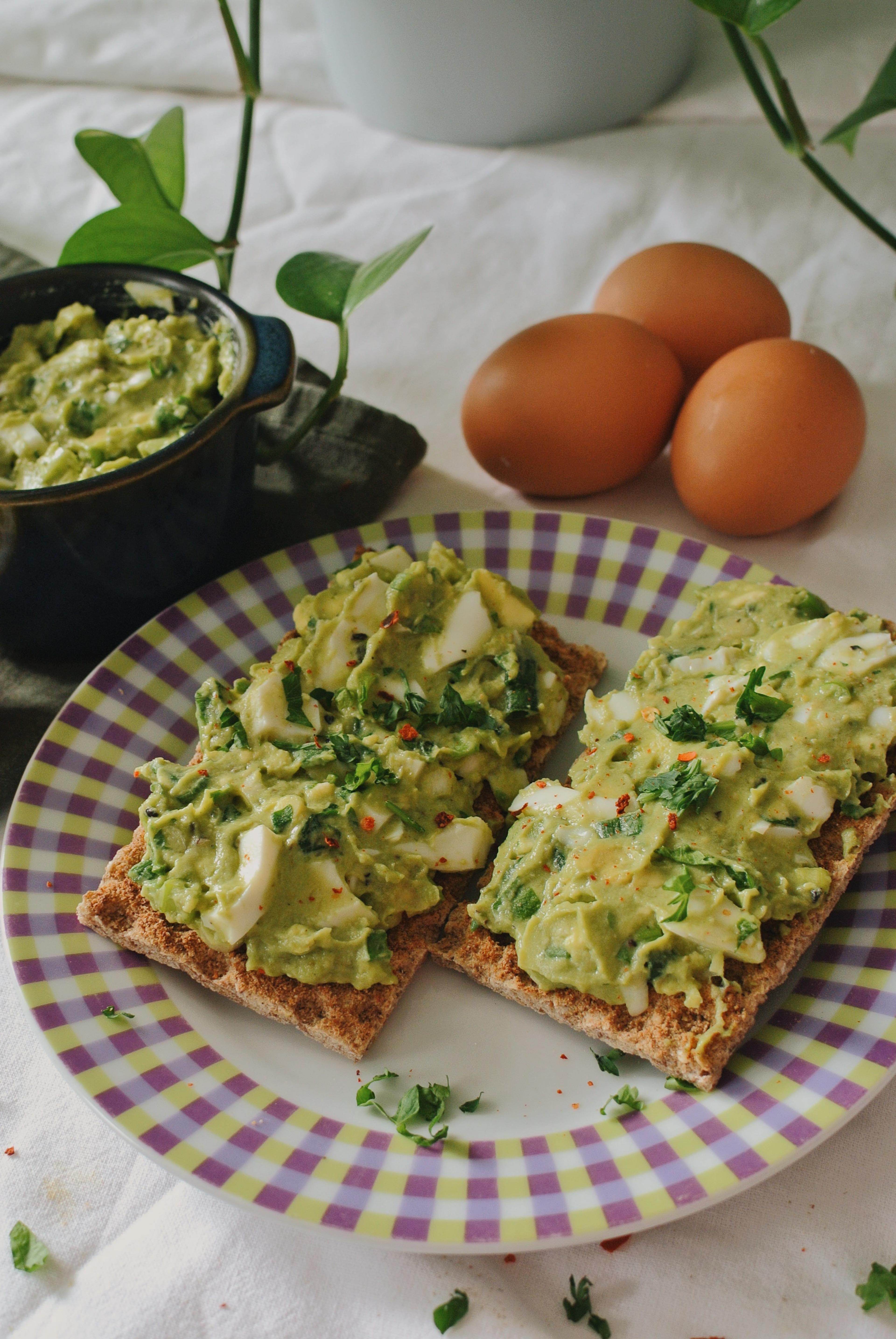 Avokádós tojásos saláta