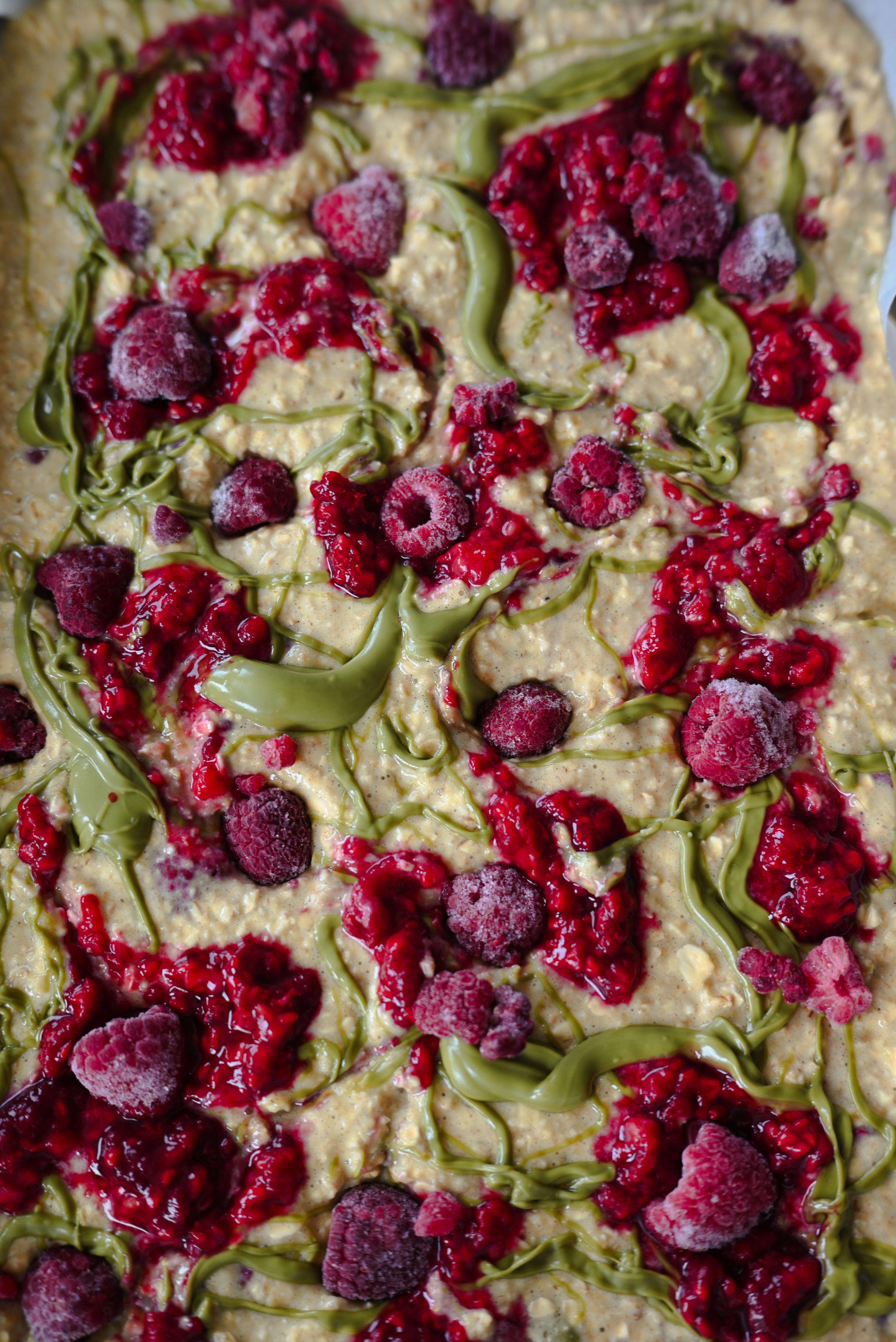 Pisztáciavajas–málnás szelet