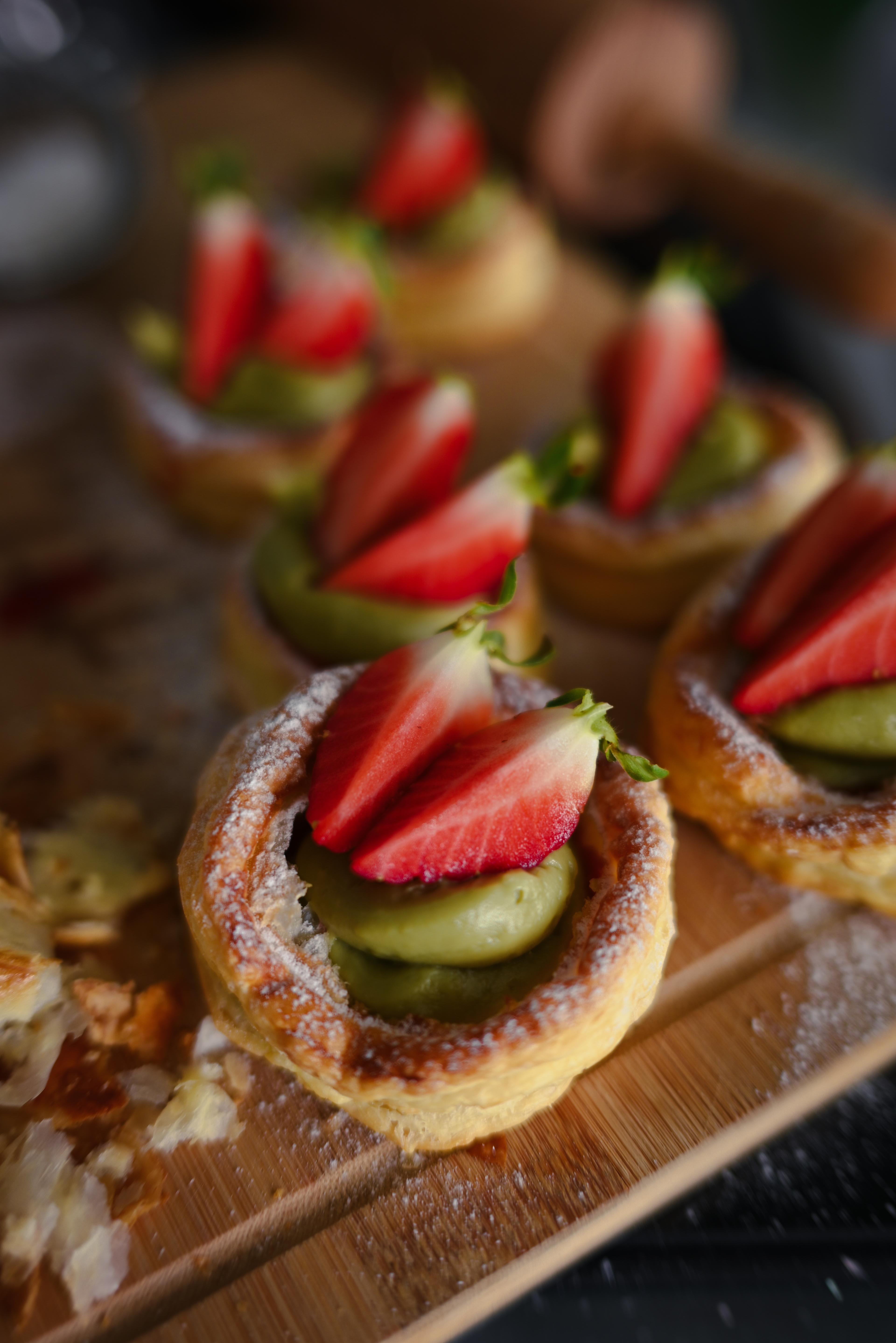 Pisztáciás-epres kosárka