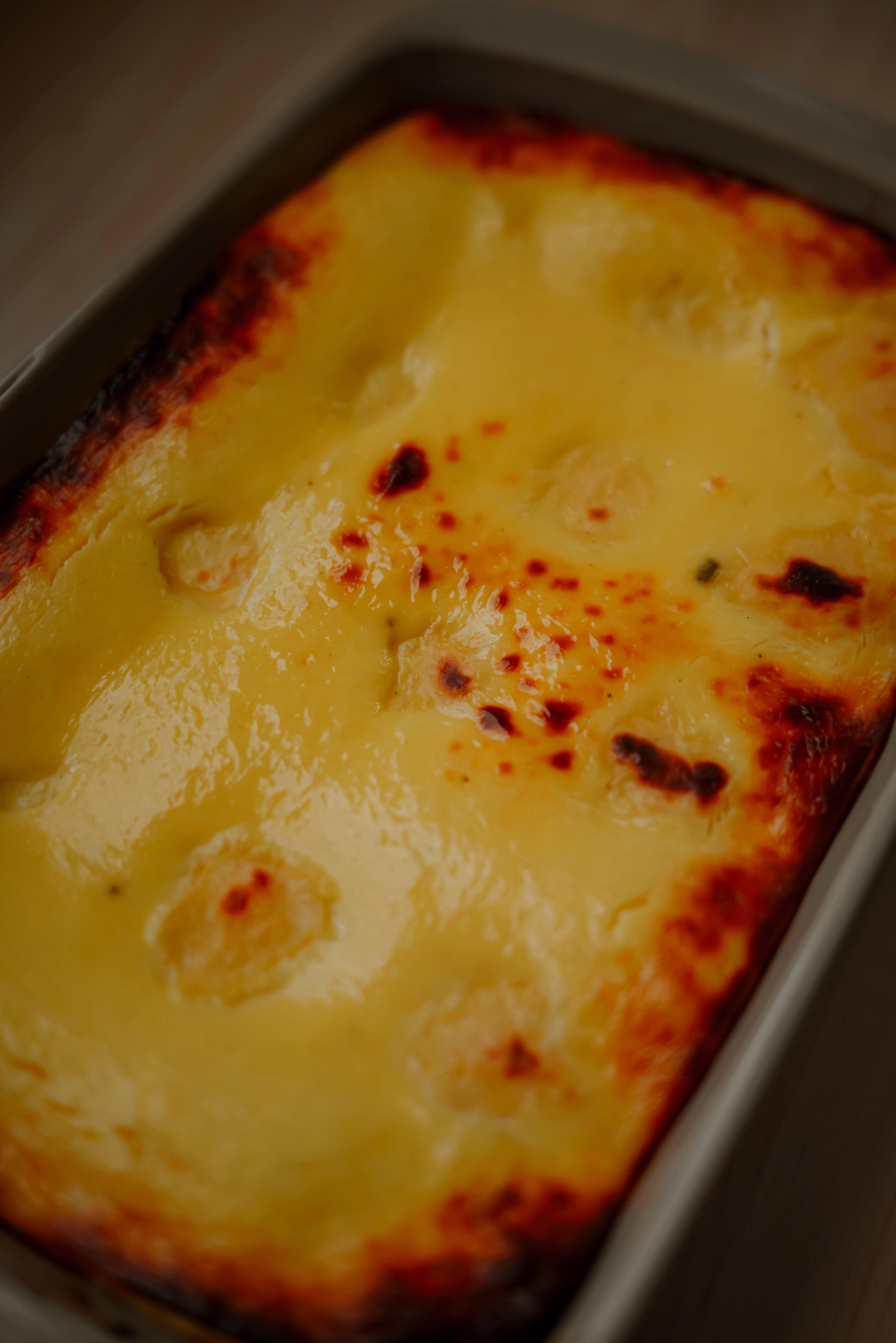 Sütőben sült túrógombóc narancsos-fűszeres meggyraguval