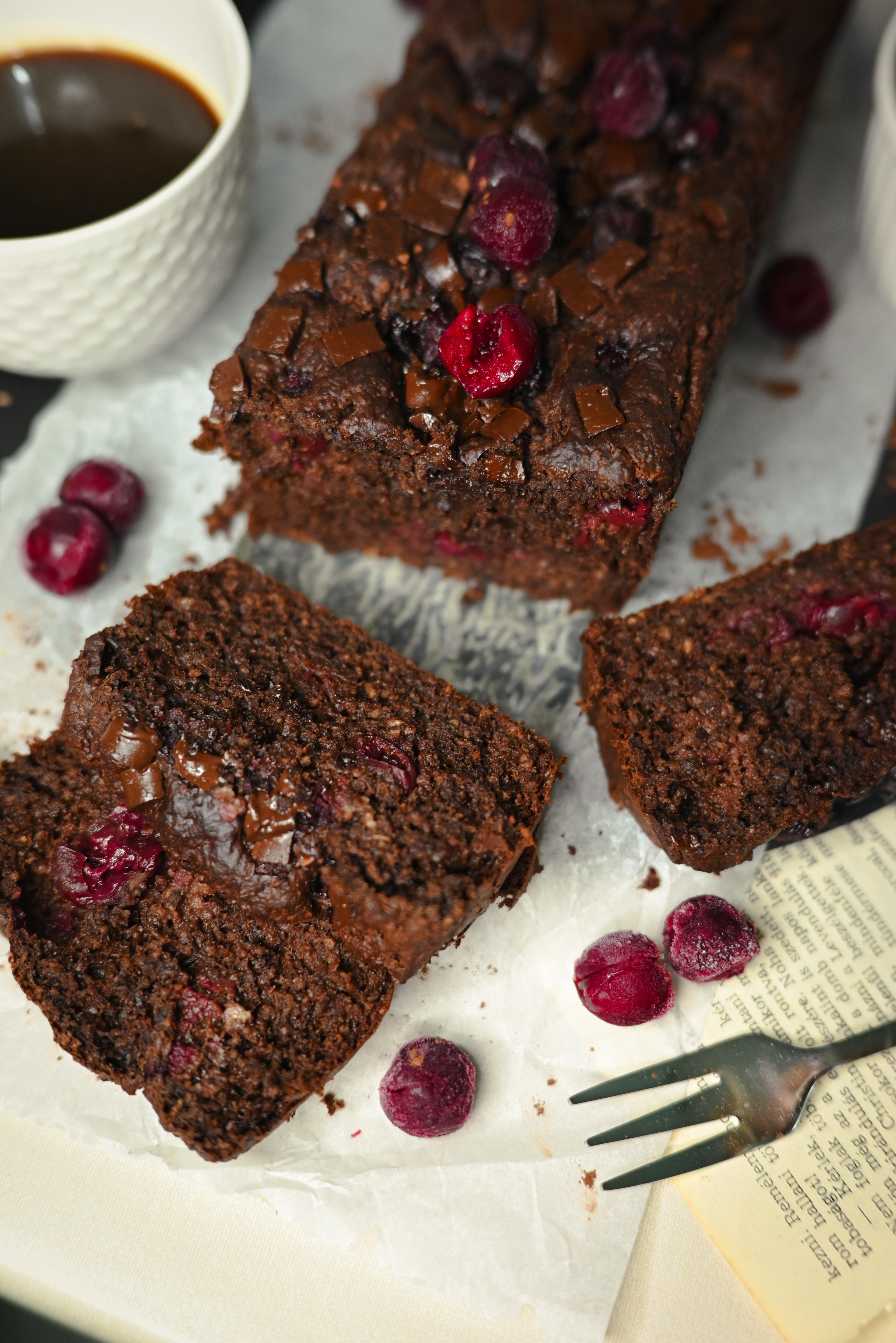 Zabos-csokis-meggyes banánkenyér