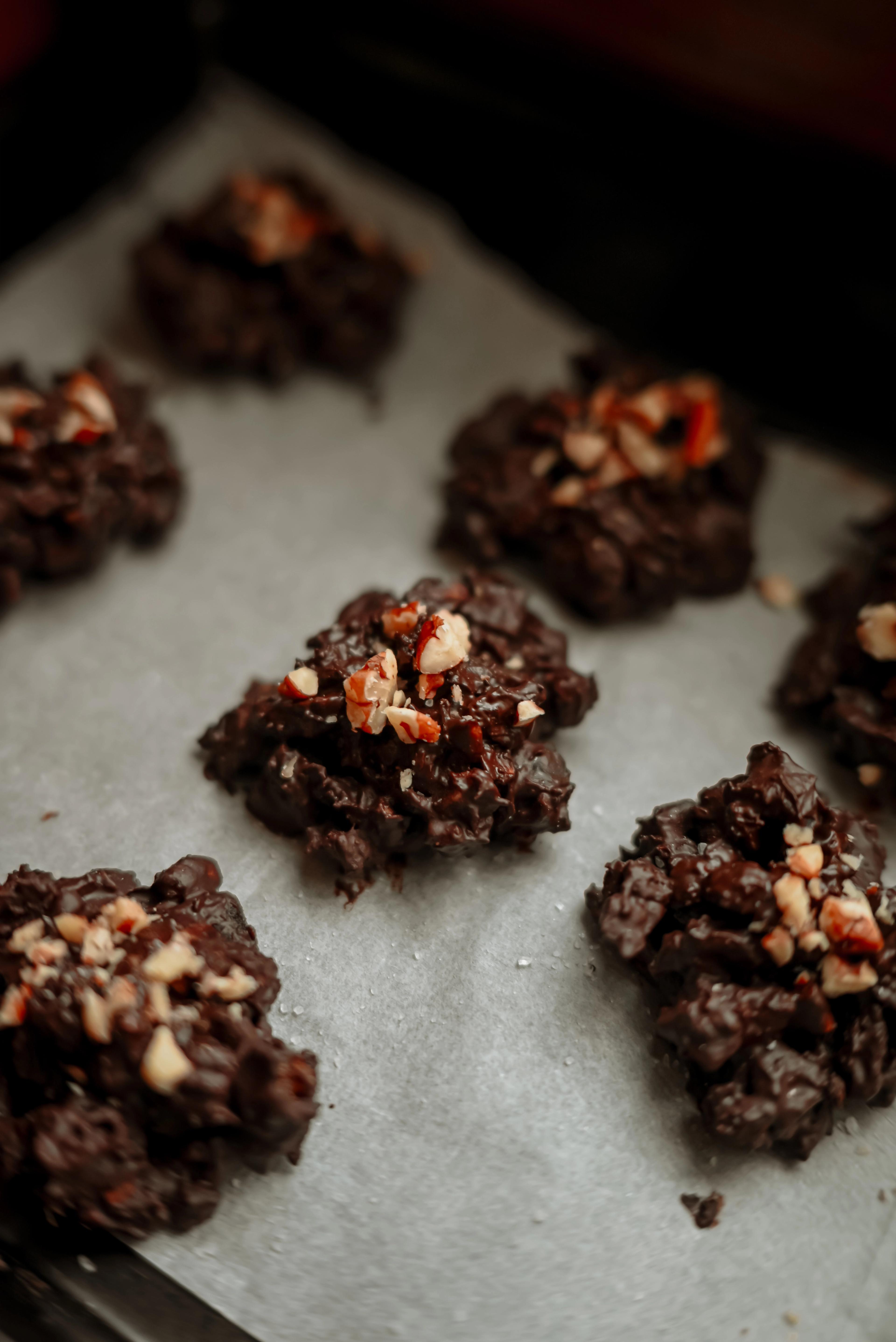 Datolyás–pekándiós csokifalatok