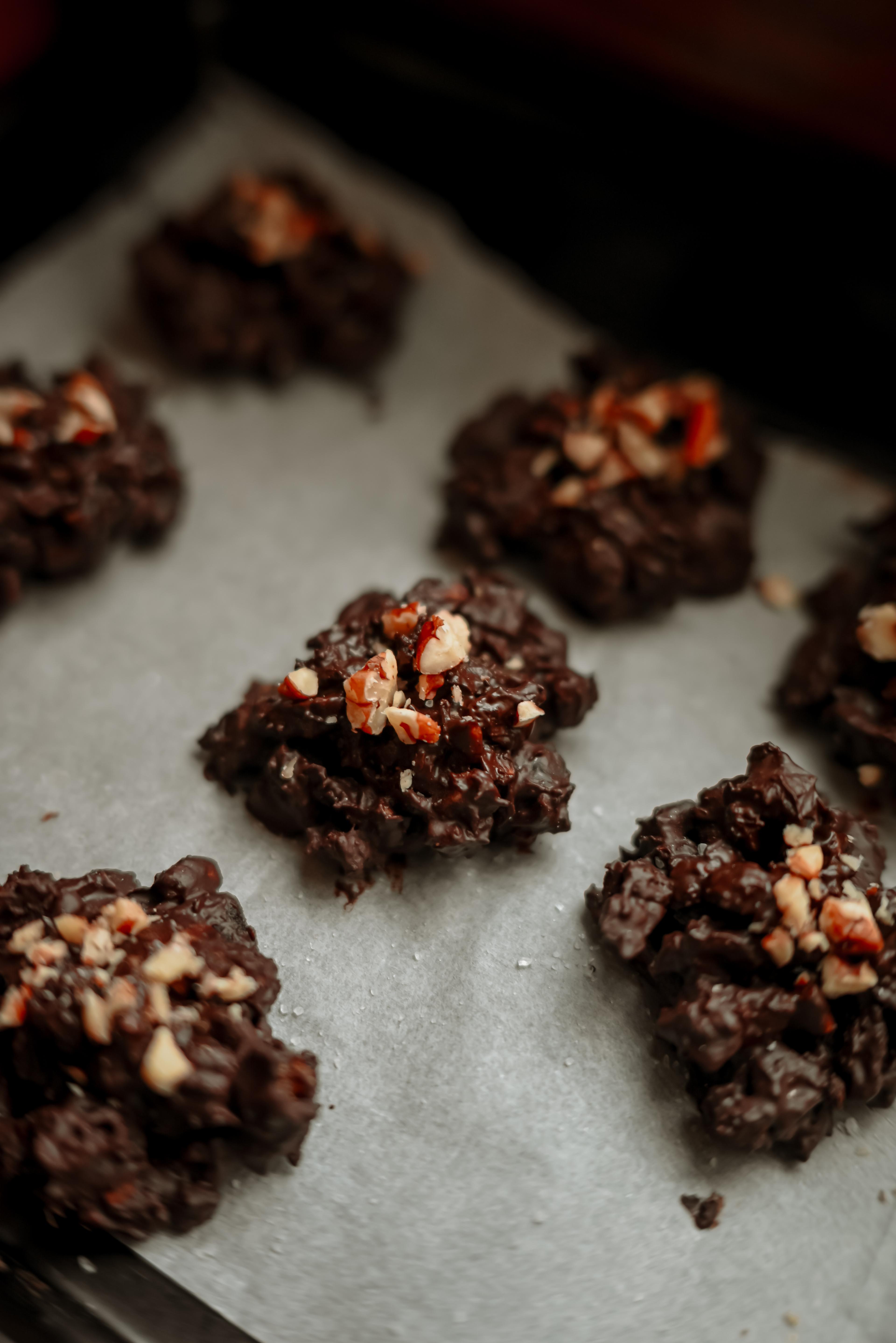 Datolyás–pekándiós csokifalatok