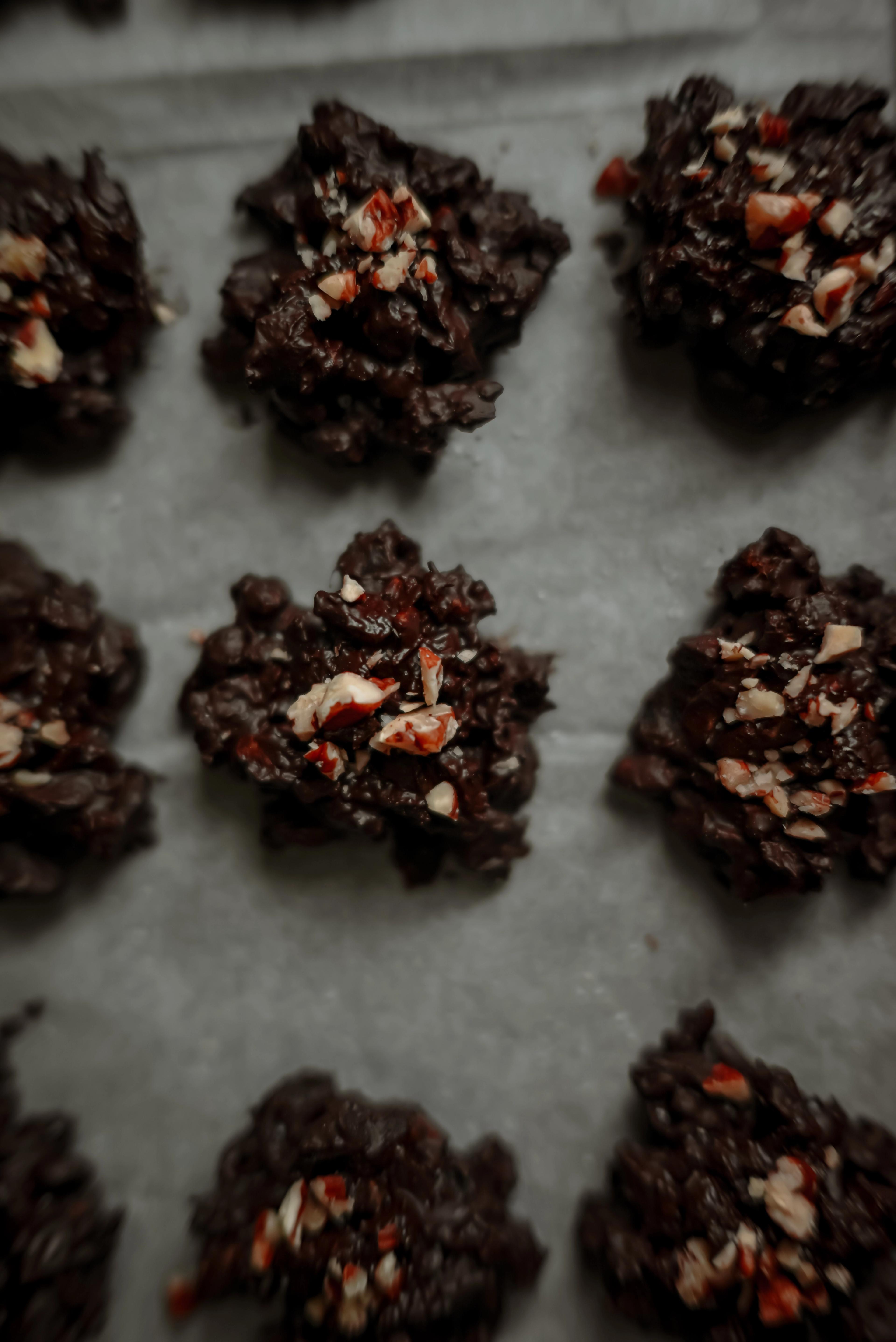 Datolyás–pekándiós csokifalatok